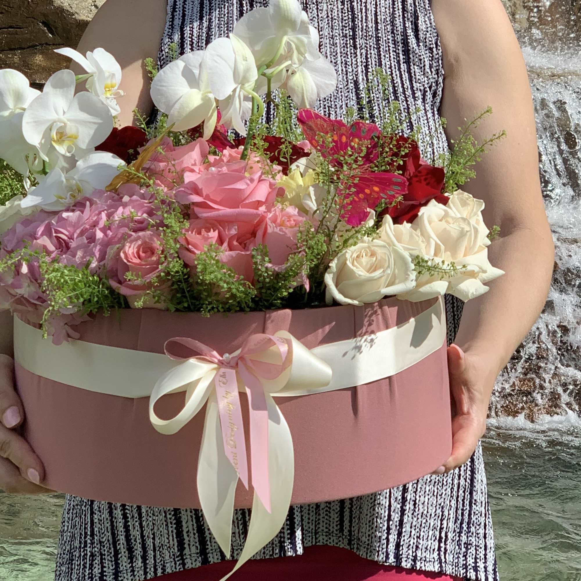 Extra large box with mixed flowers.