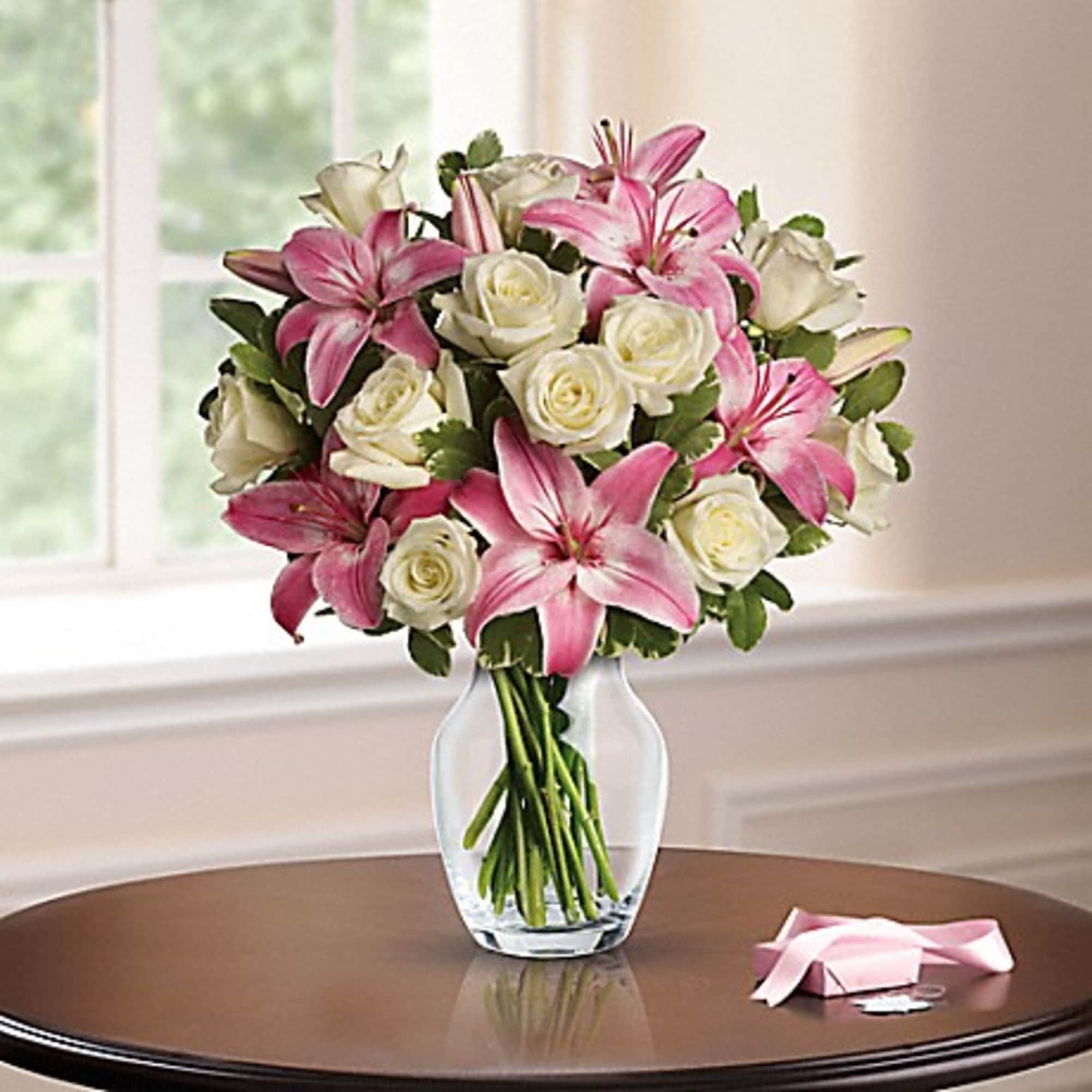 A romantic gift like this one is always appreciated. An eye-catching display
