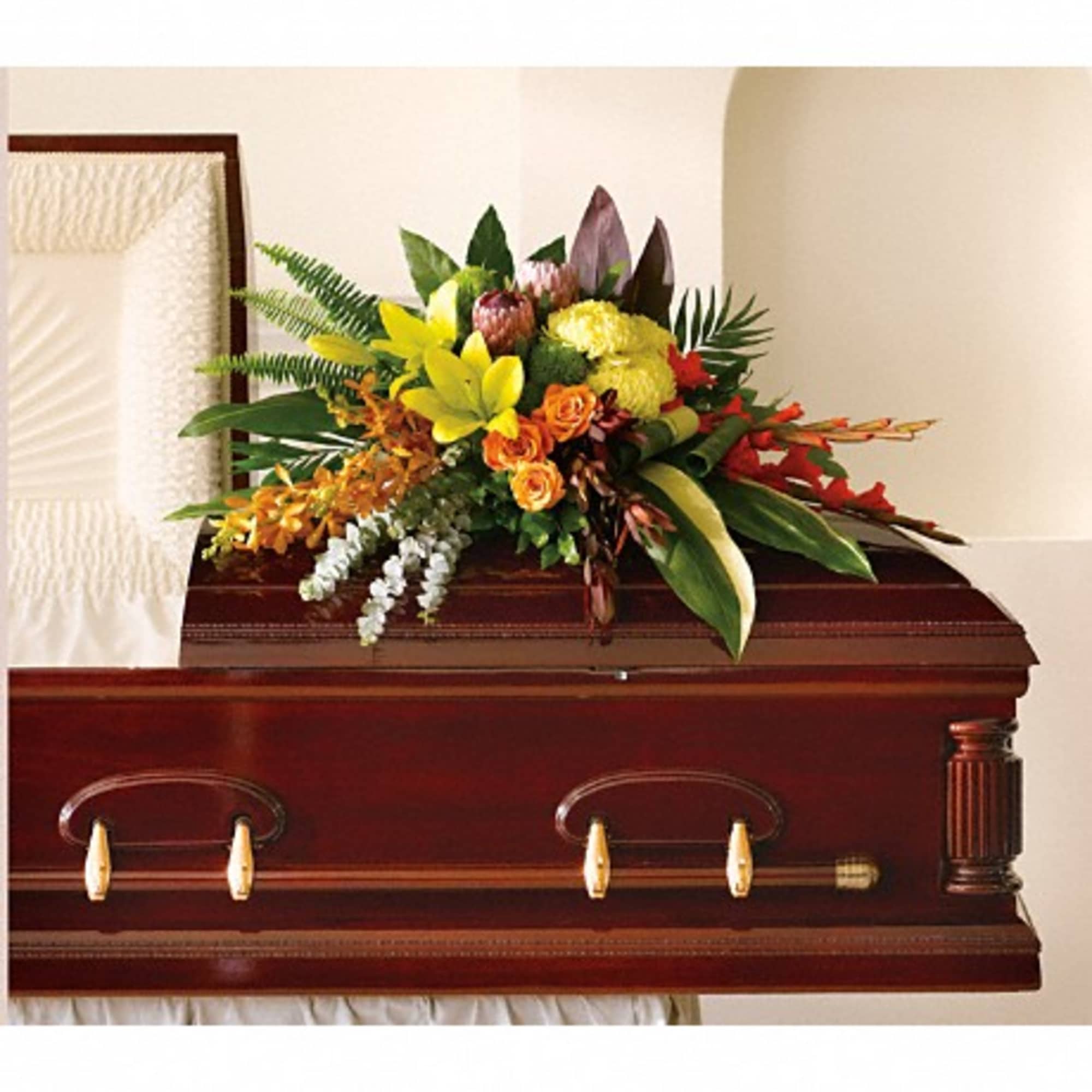 Graceful and fresh, this tropical-influenced spray sheds light on memories that will