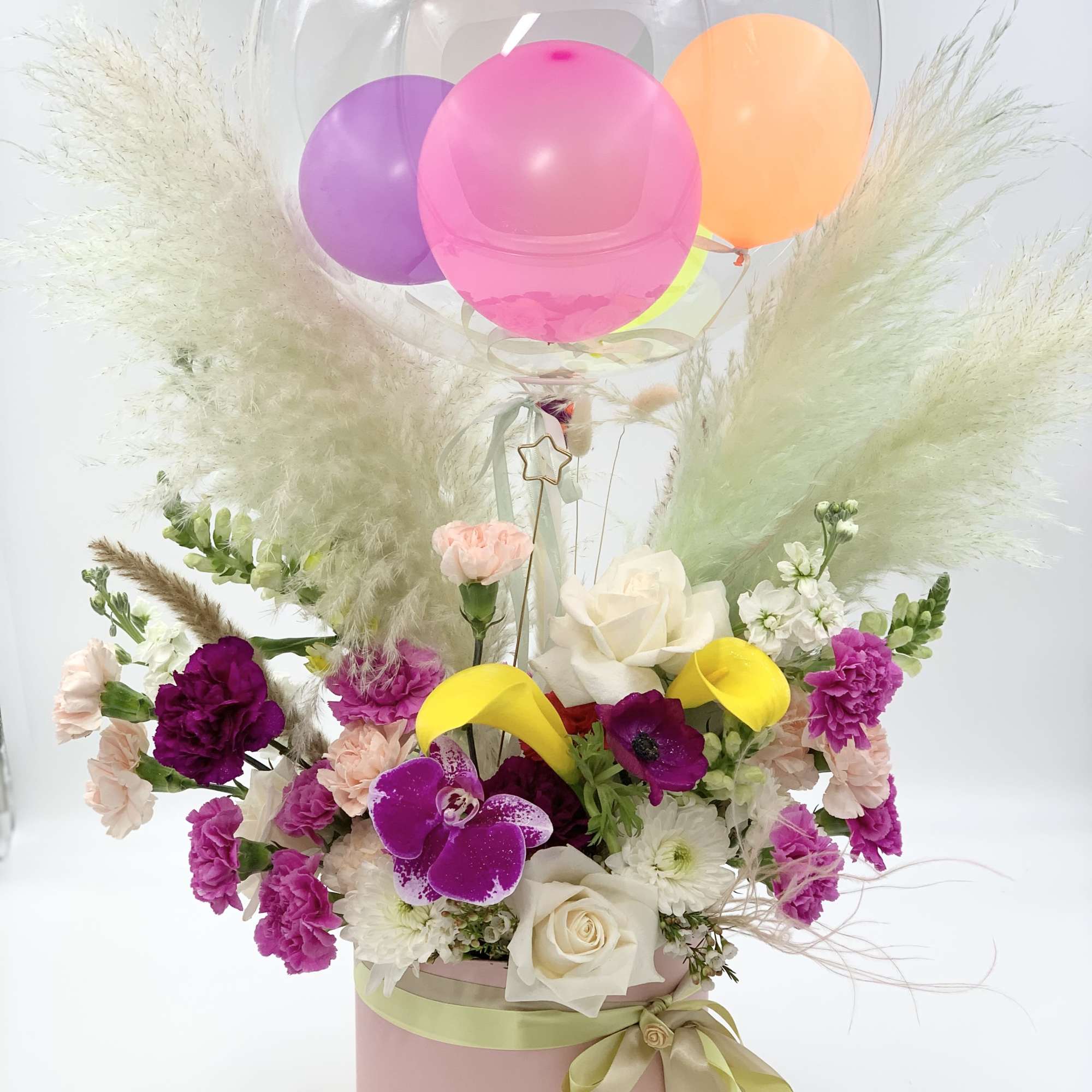Mixed flower in a hat box crowned by the bubble balloon, decorated