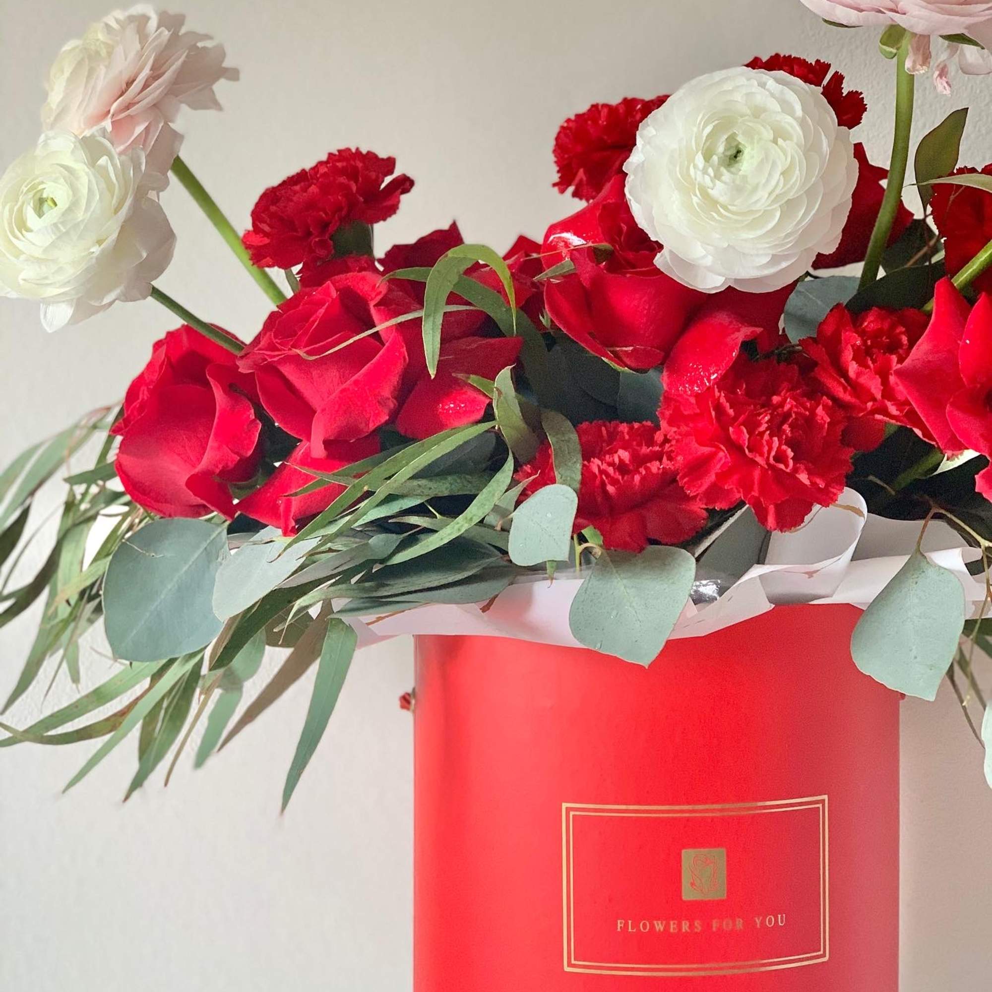 Fresh flower arrangements with greeneries in a floral box will be delivered