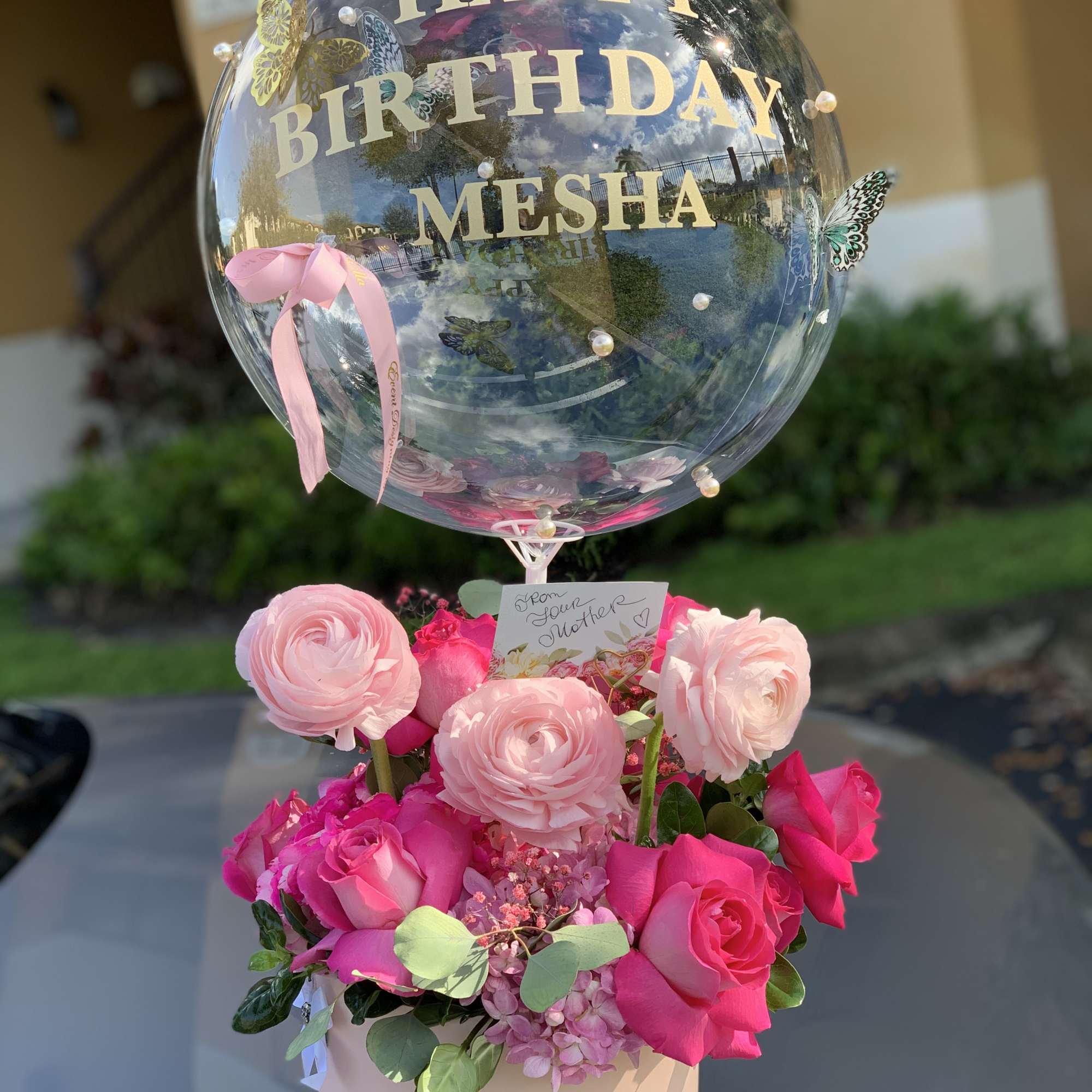 Please let us know what you wish to say on the balloon.