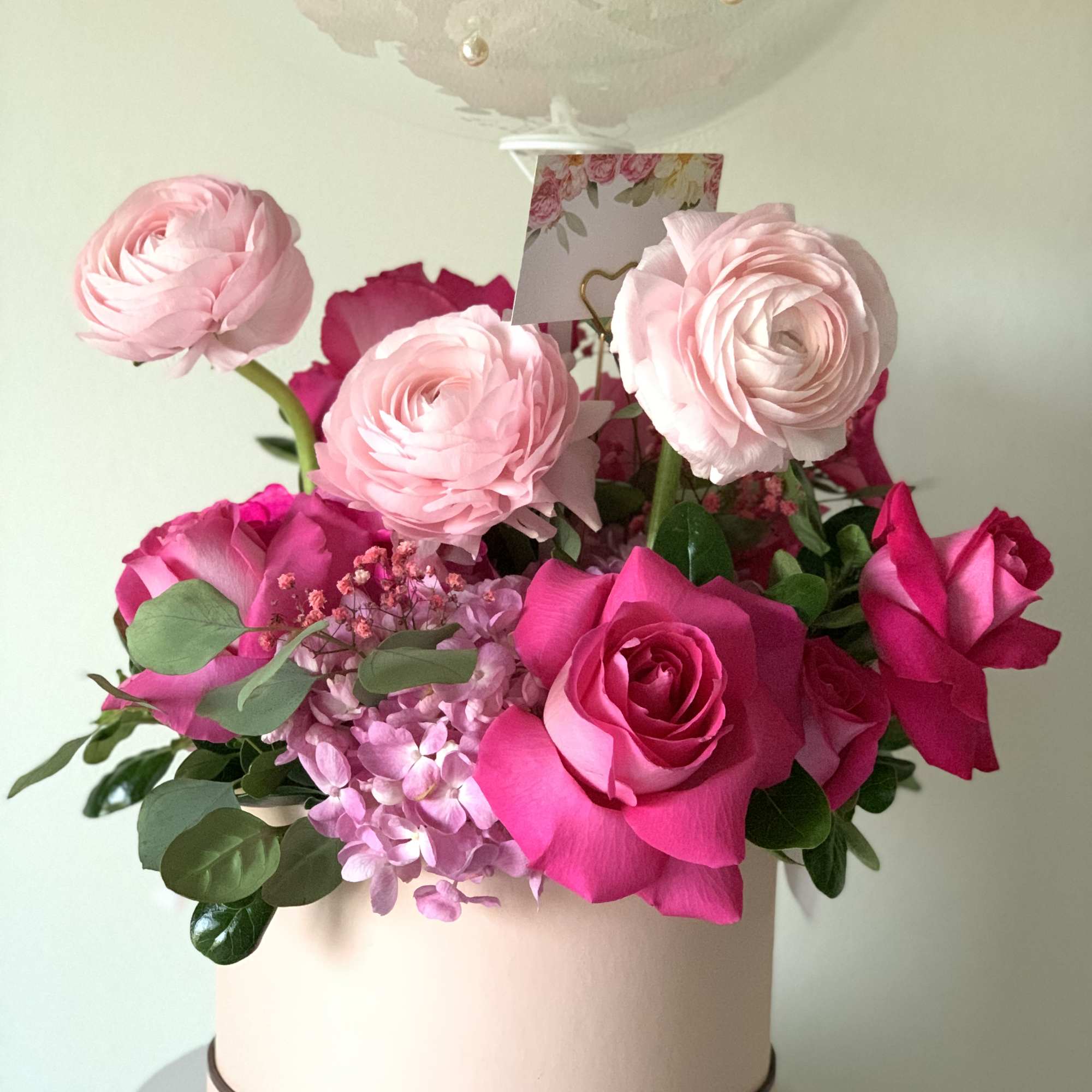 Please let us know what you wish to say on the balloon.