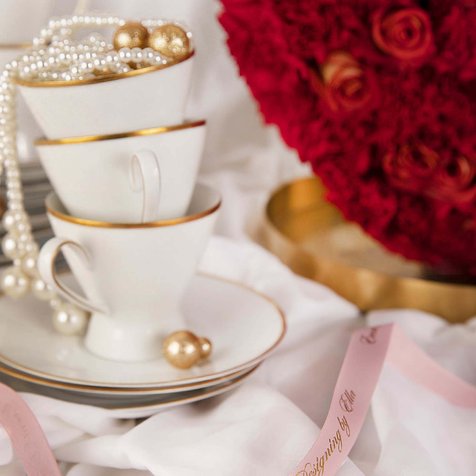 Standing-up ref flower heart on a golden metal tray. Two types of