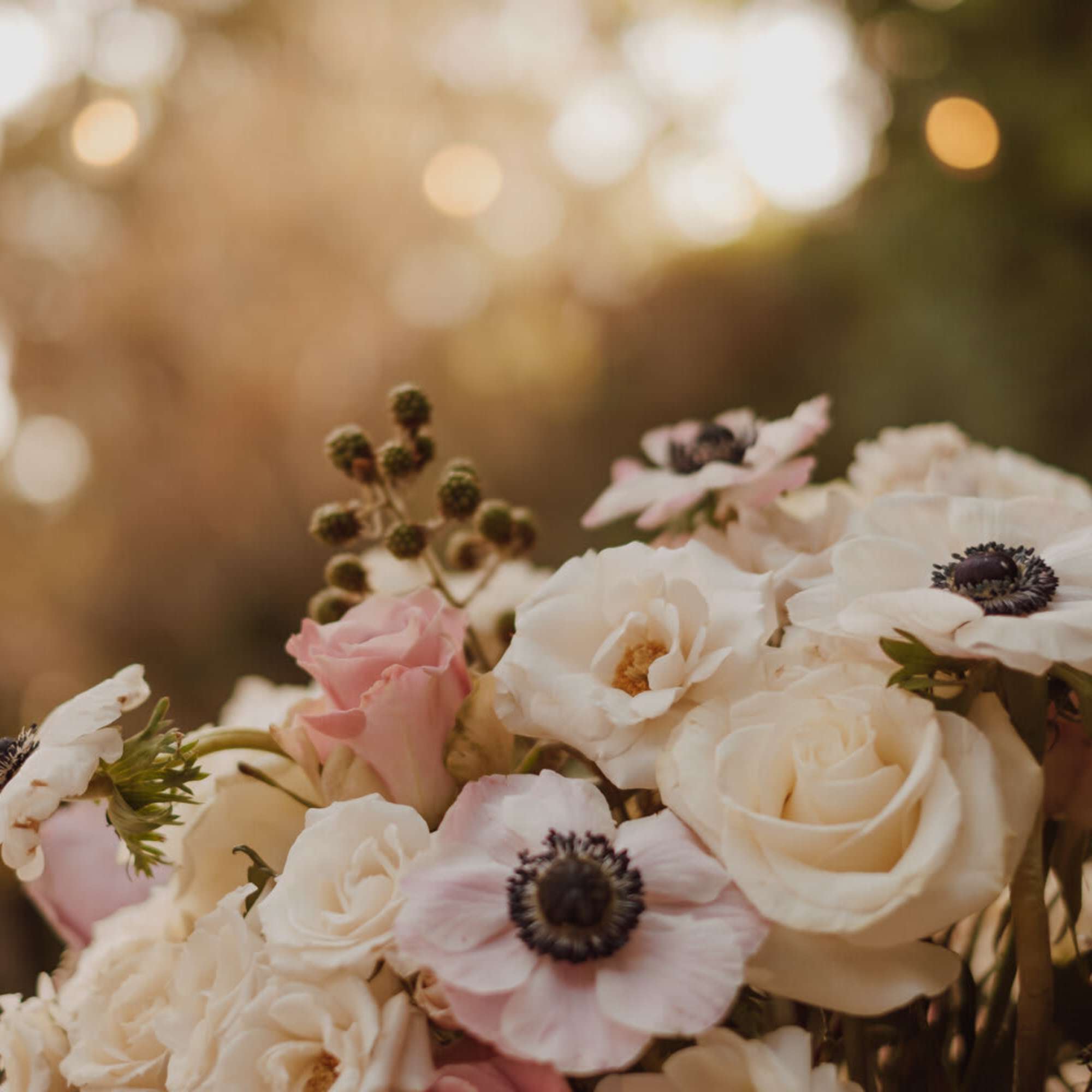 A floral centerpiece brings the whole table together, exuding elegance and natural