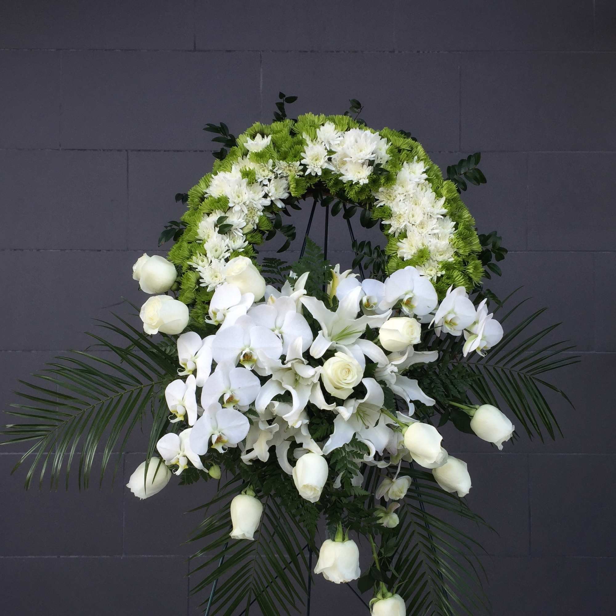 Standing wreath including orchid, lily, rose... and accents.
STANDARD: FIRST PHOTO
DELUXE: SECOND PHOTO