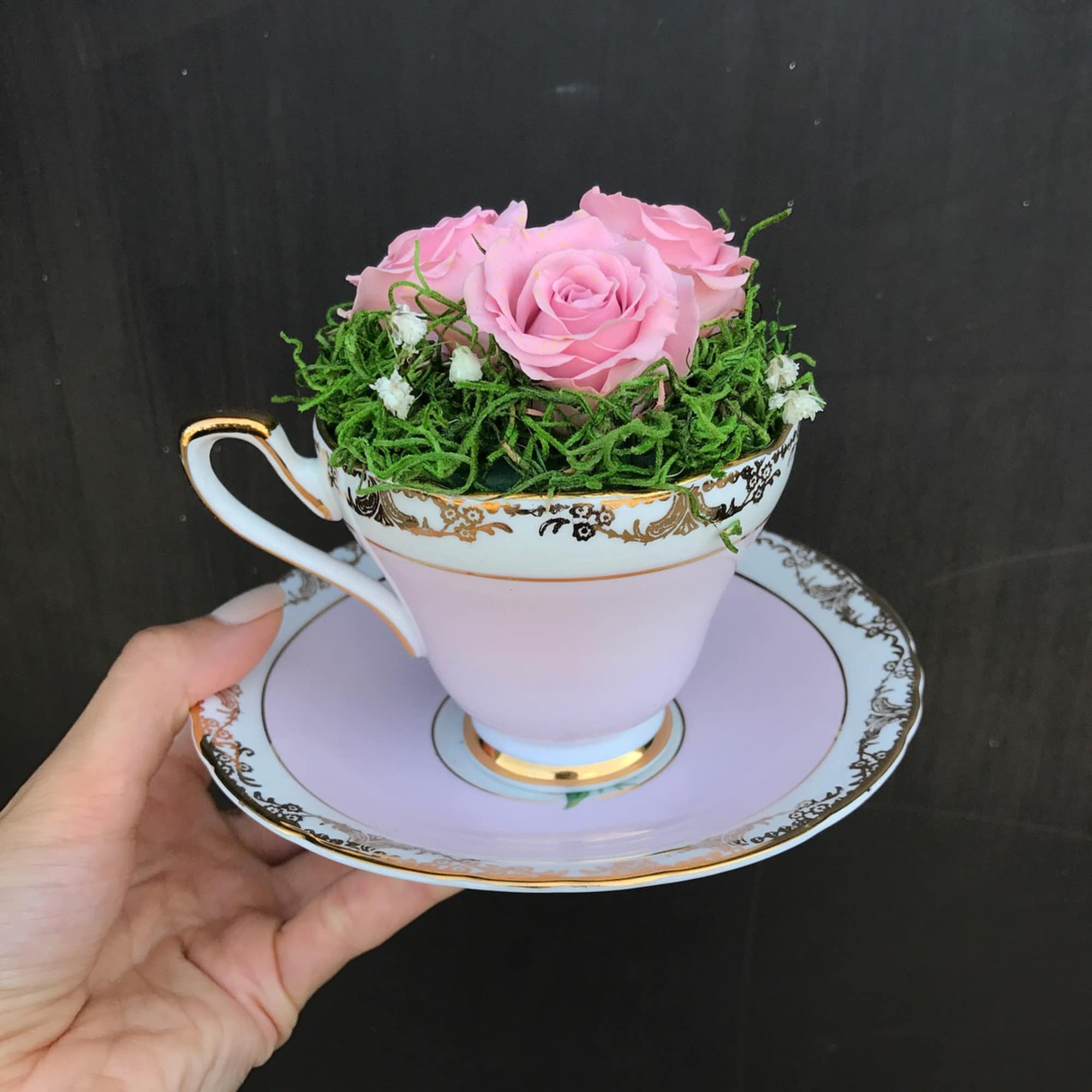 Everlasting roses are real roses. By treating fresh roses with a unique Everlasting roses are real roses. By treating fresh roses with a unique