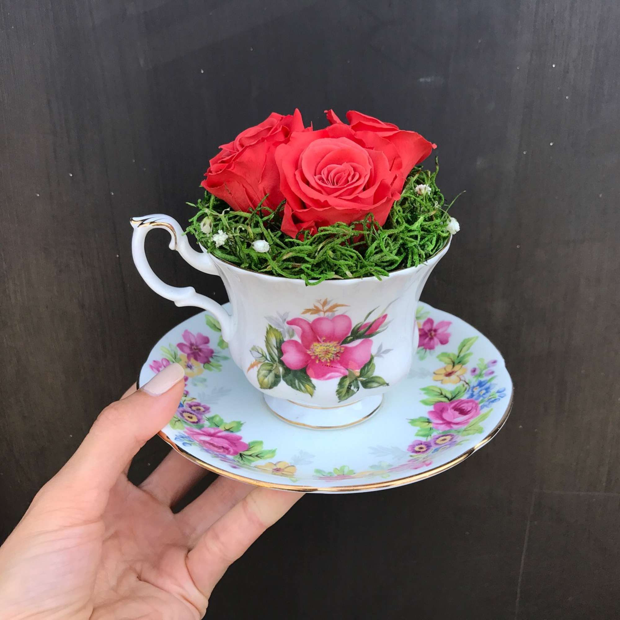 Everlasting roses are real roses. By treating fresh roses with a unique Everlasting roses are real roses. By treating fresh roses with a unique