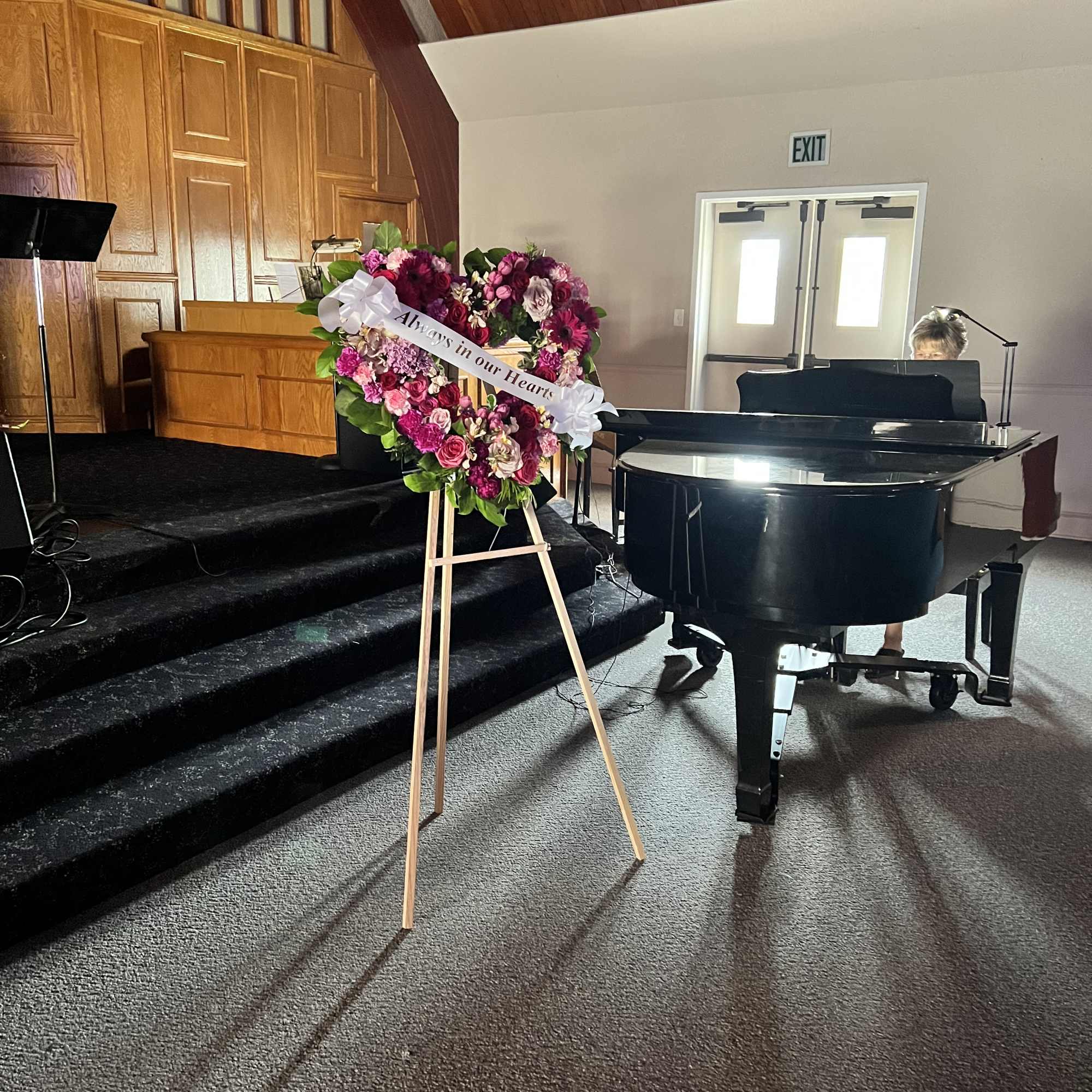 Funeral tribute Funeral tribute open heart in pink hue
(you can request 