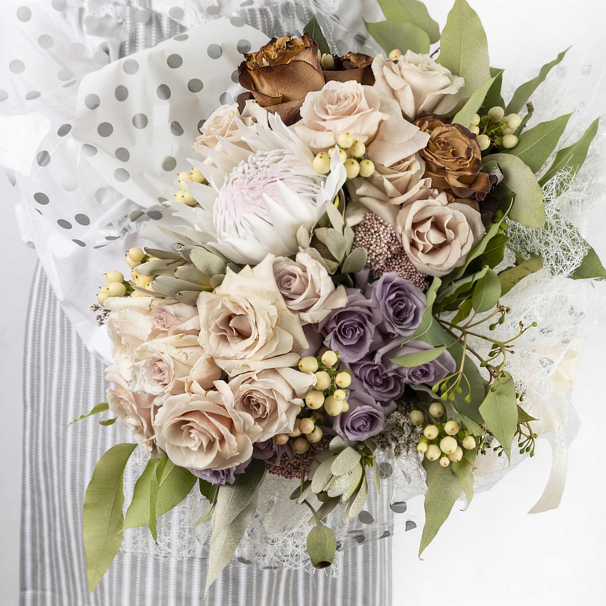 mix luxury type of flowers bouquet