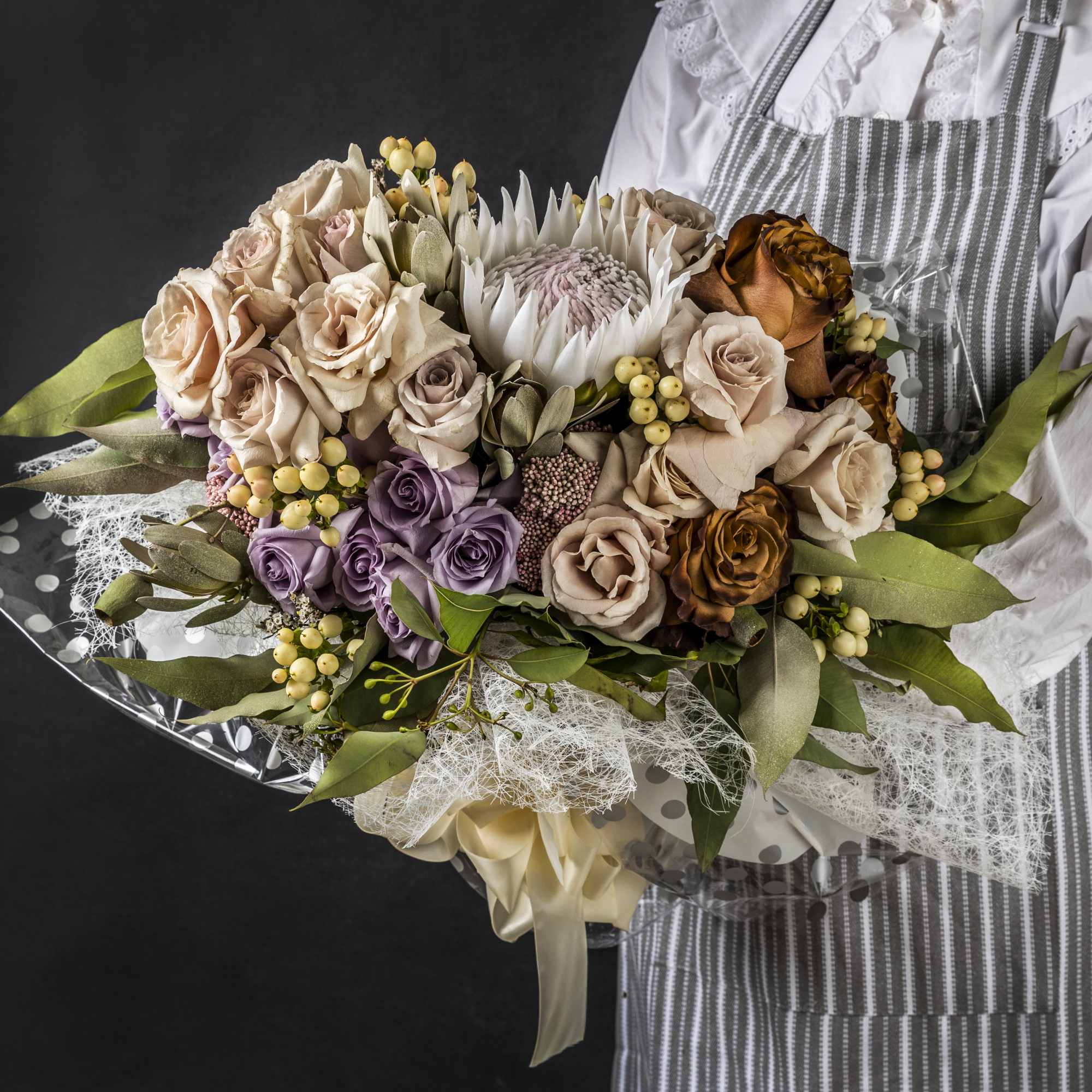 mix luxury type of flowers bouquet