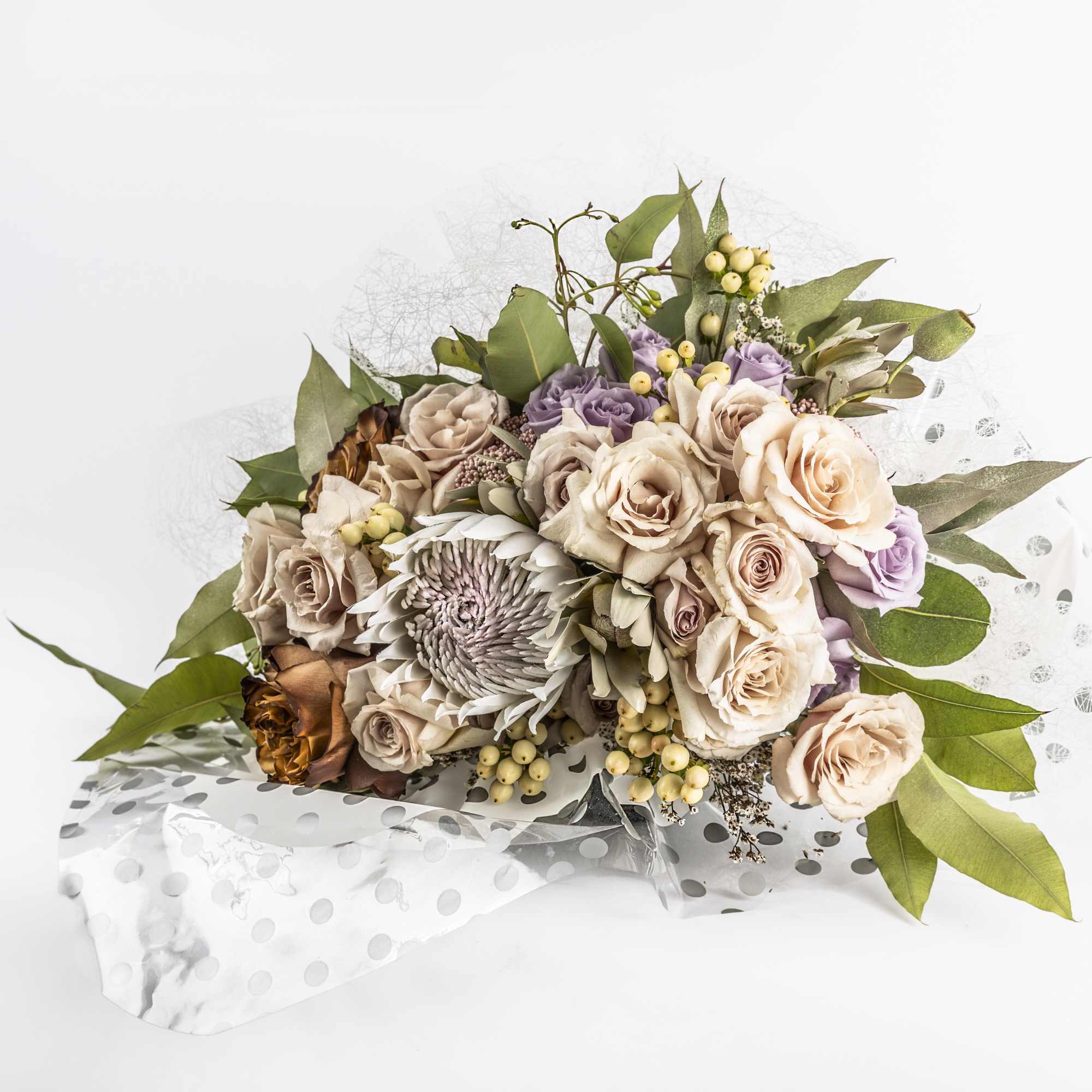 mix luxury type of flowers bouquet