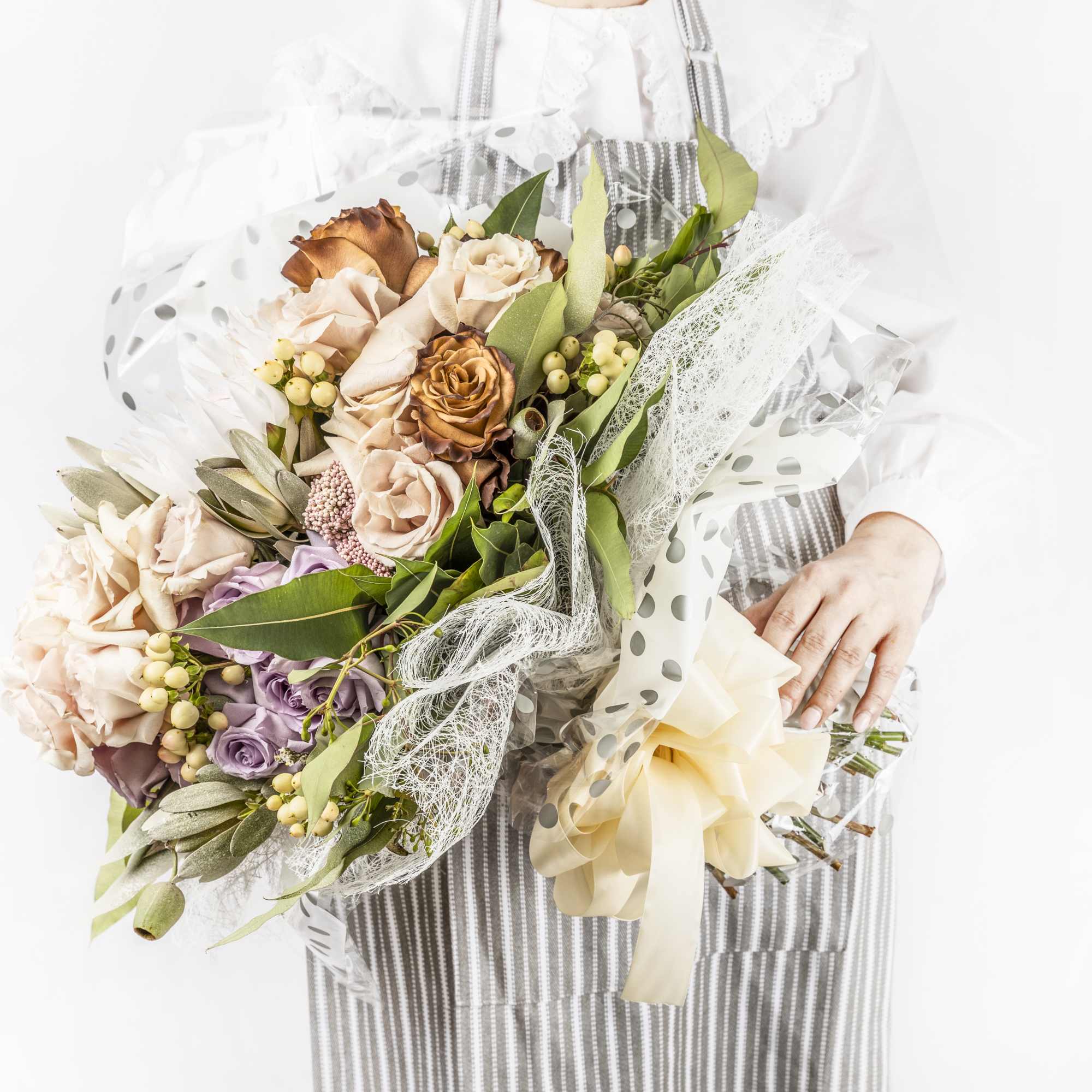 mix luxury type of flowers bouquet