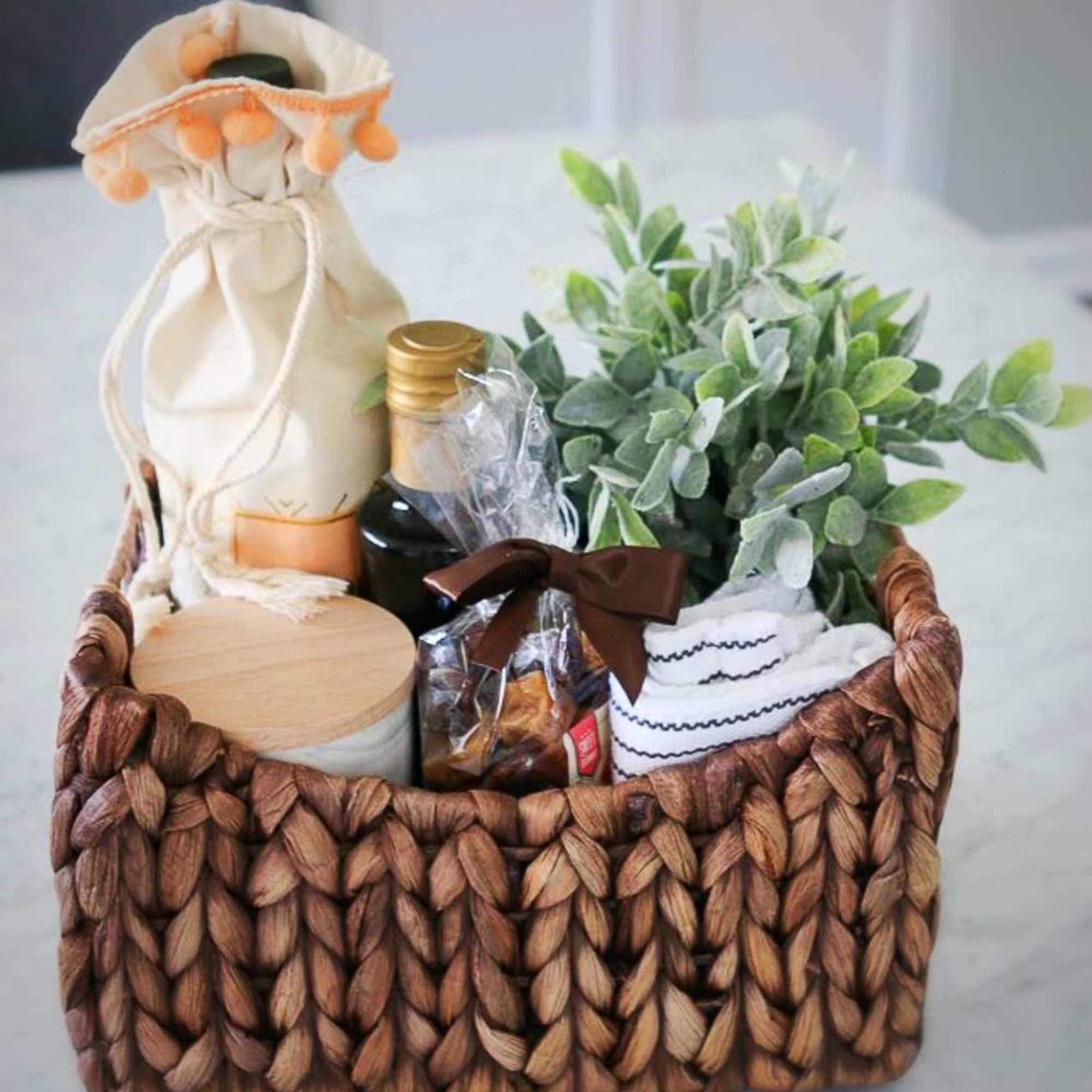 What do you send as a housewarming gift ? Don&rsquo;t fret, we&rsquo;ve