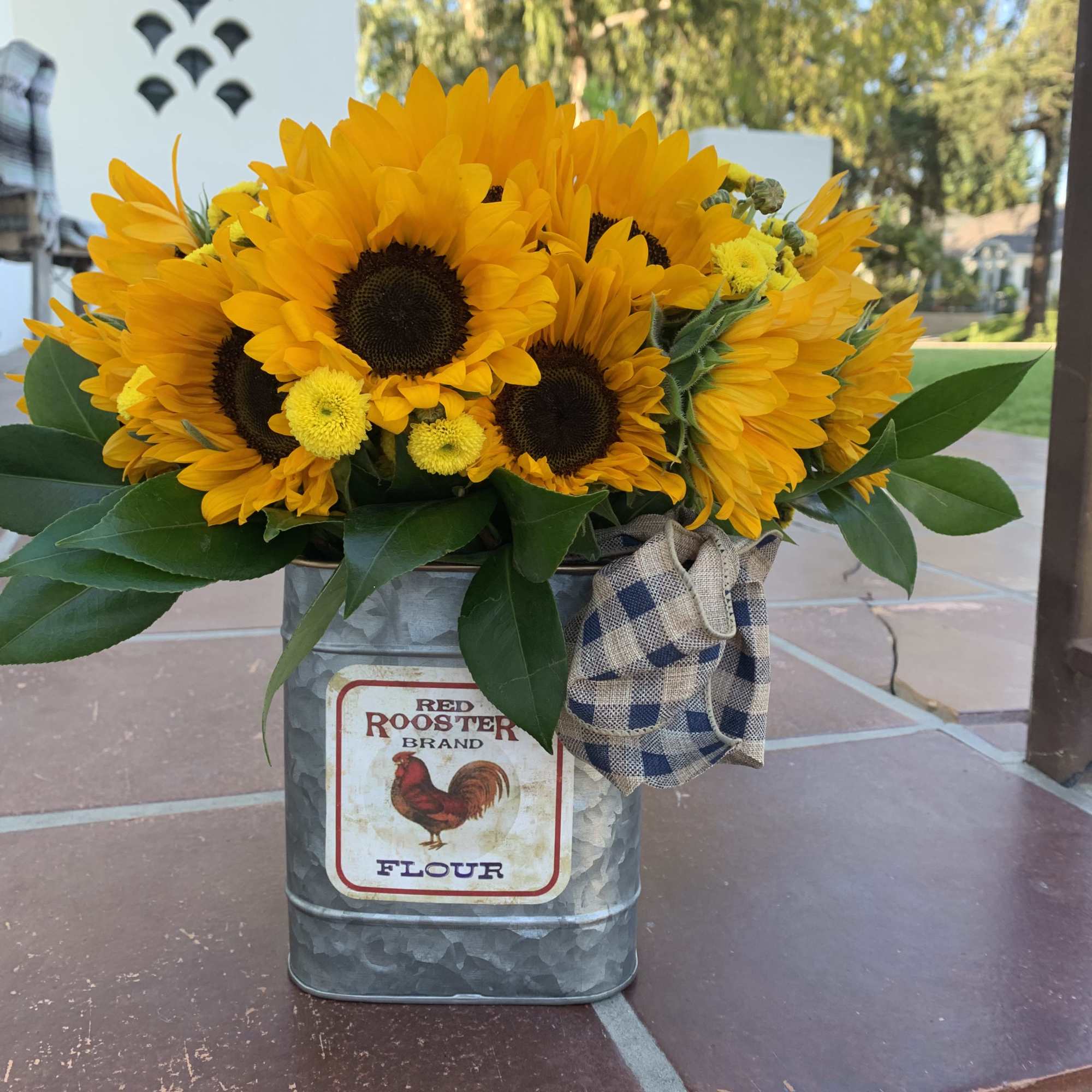 This bright arrangement is made of the portion of 18 sunflower sitting
