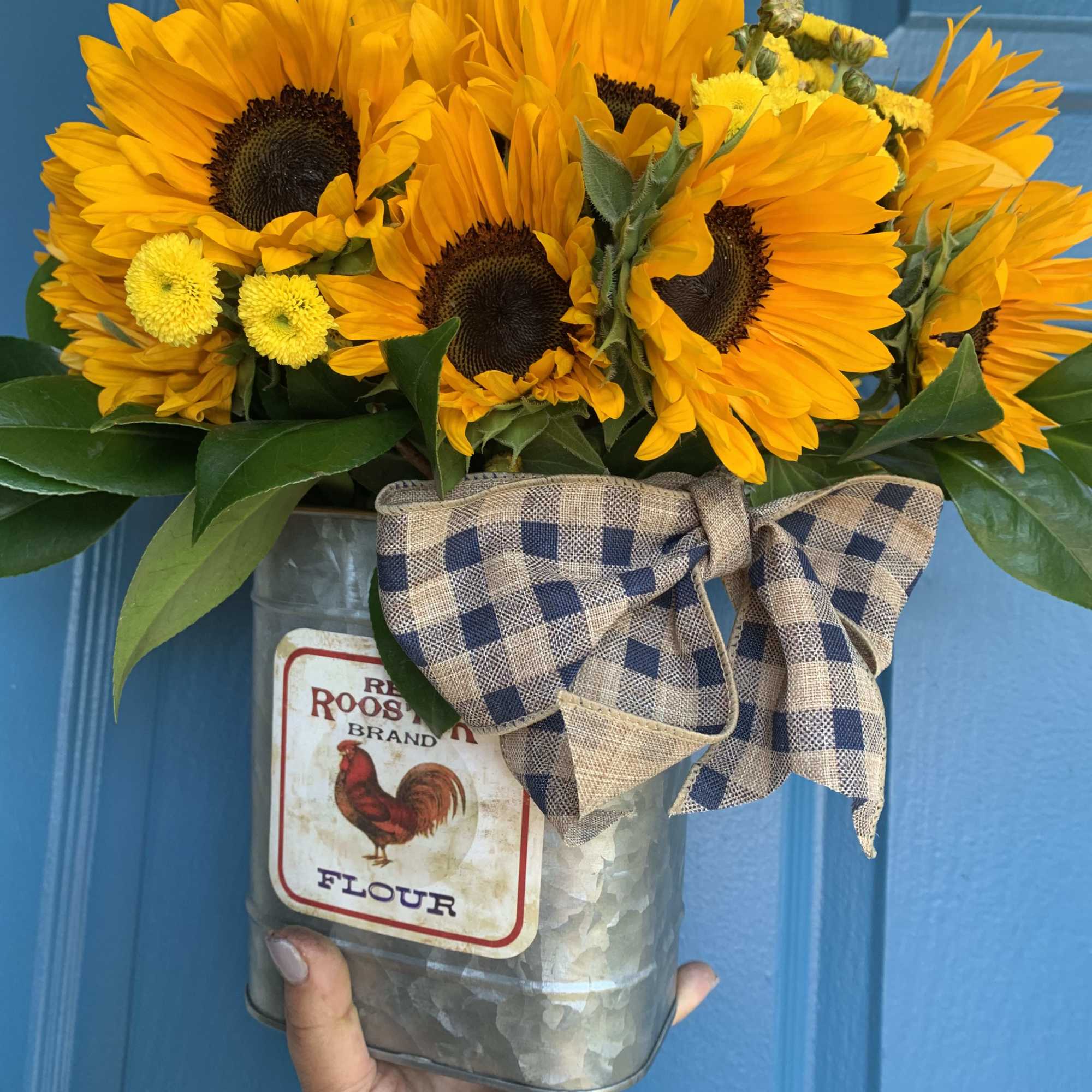 This bright arrangement is made of the portion of 18 sunflower sitting