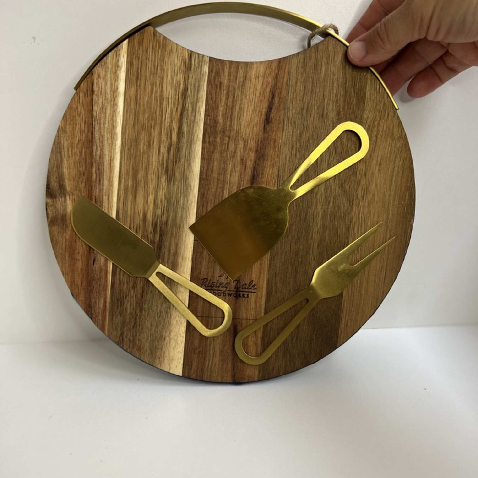 A stunning wine and cheese gift basket, with a coastal theme. This