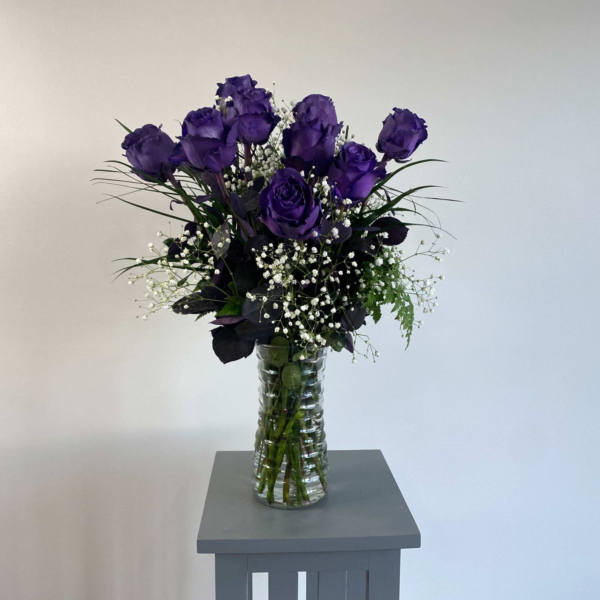 1 Dozen Long Stem Dyed Purple Roses With Baby Breath &amp; Greenery