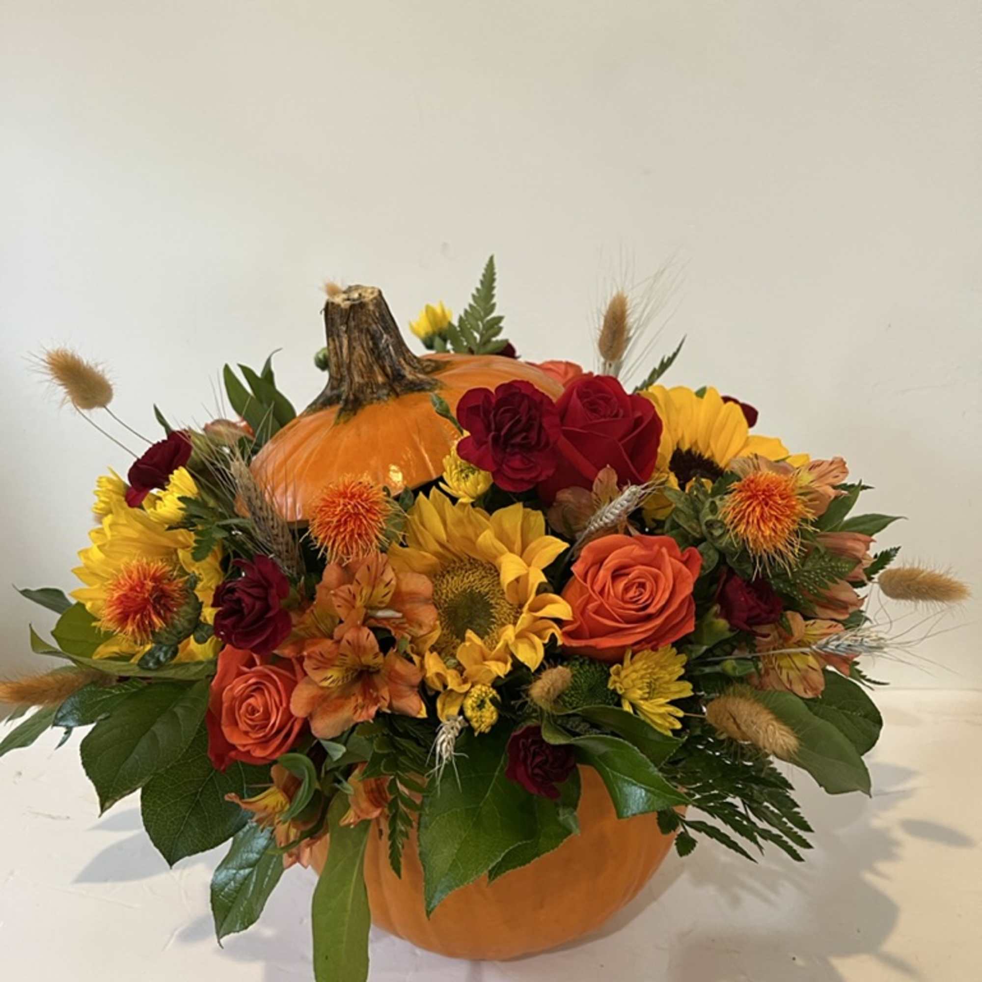  Shades of golden yellow, warm orange and pops of rich red