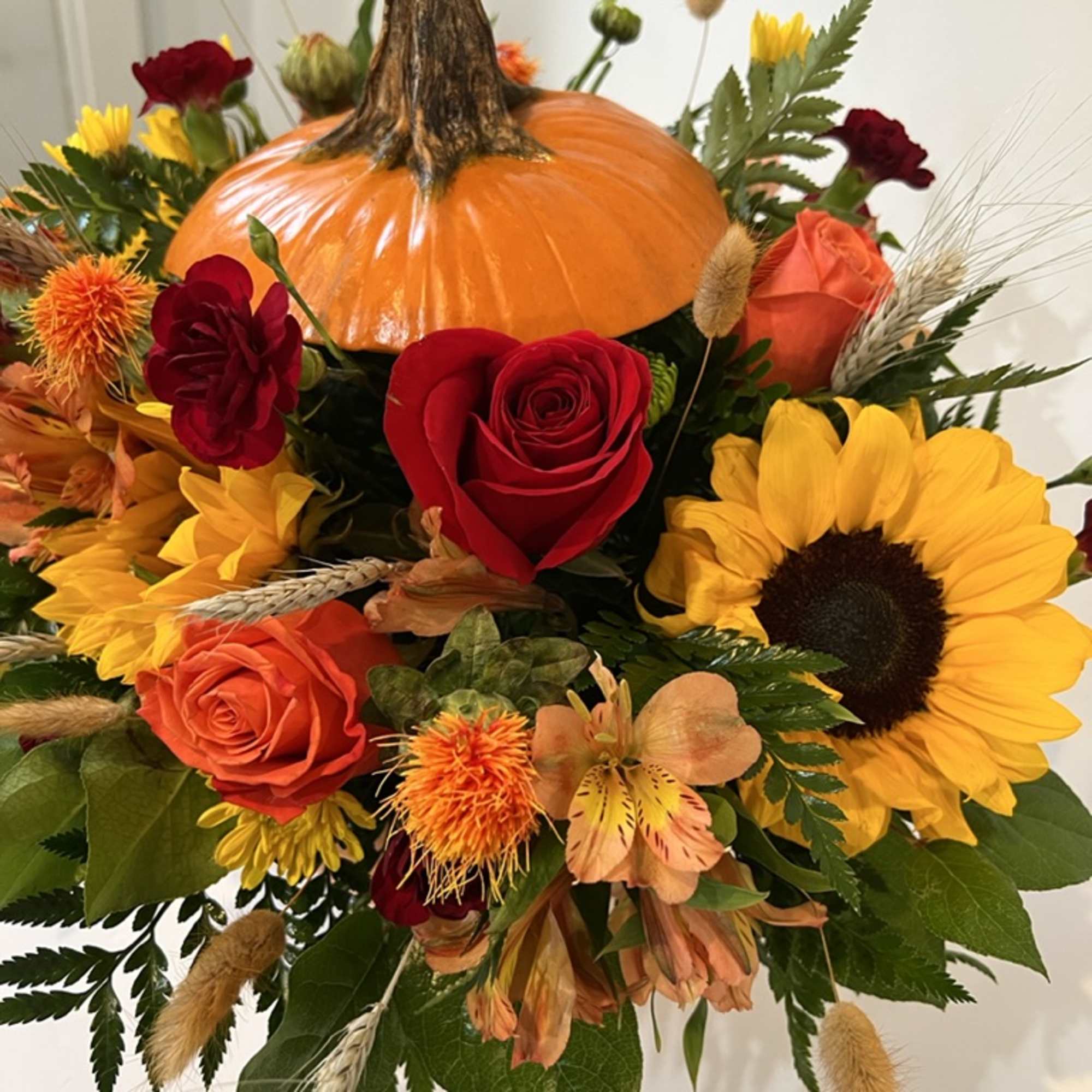  Shades of golden yellow, warm orange and pops of rich red