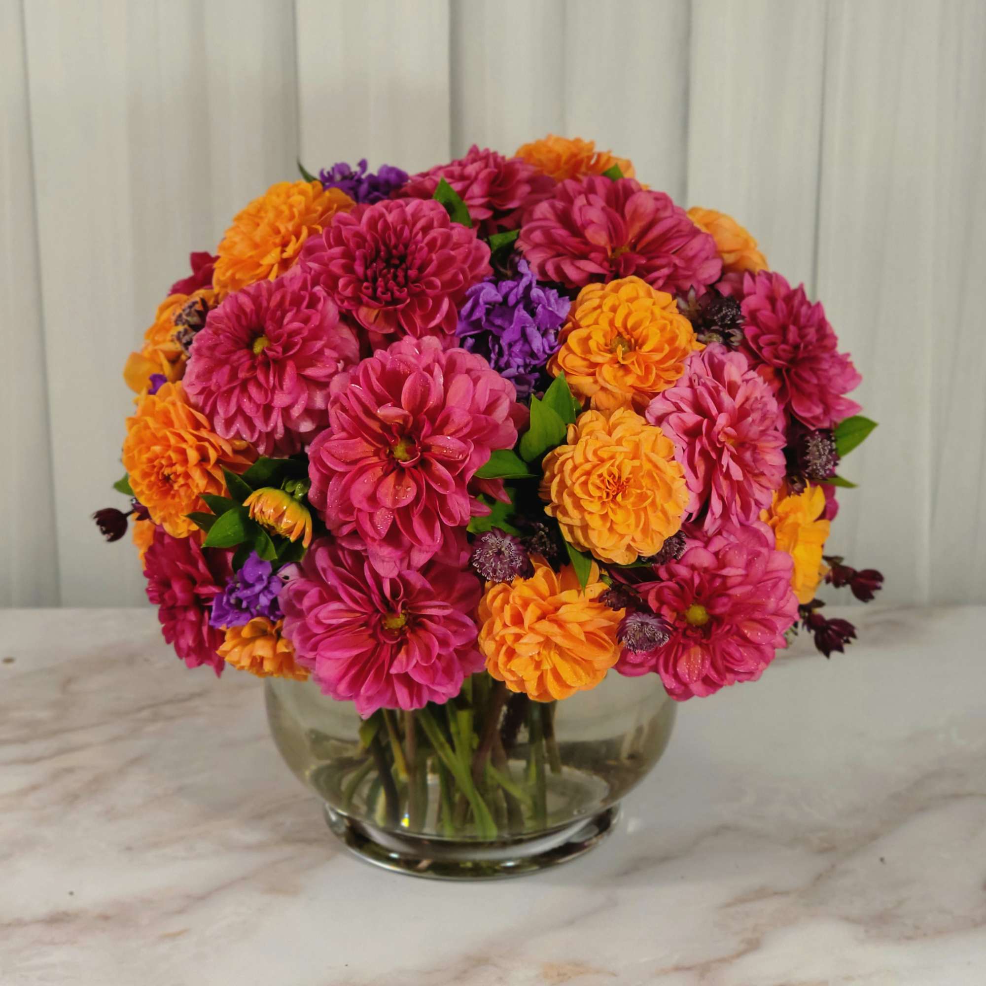 The composition made up of dahlias will definitely appeal to connoisseurs of