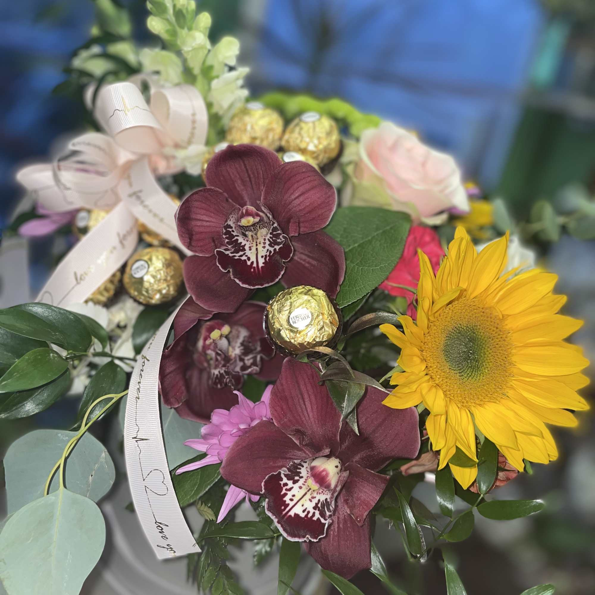 This gorgeous arrangement has the perfect combination of flowers it has some