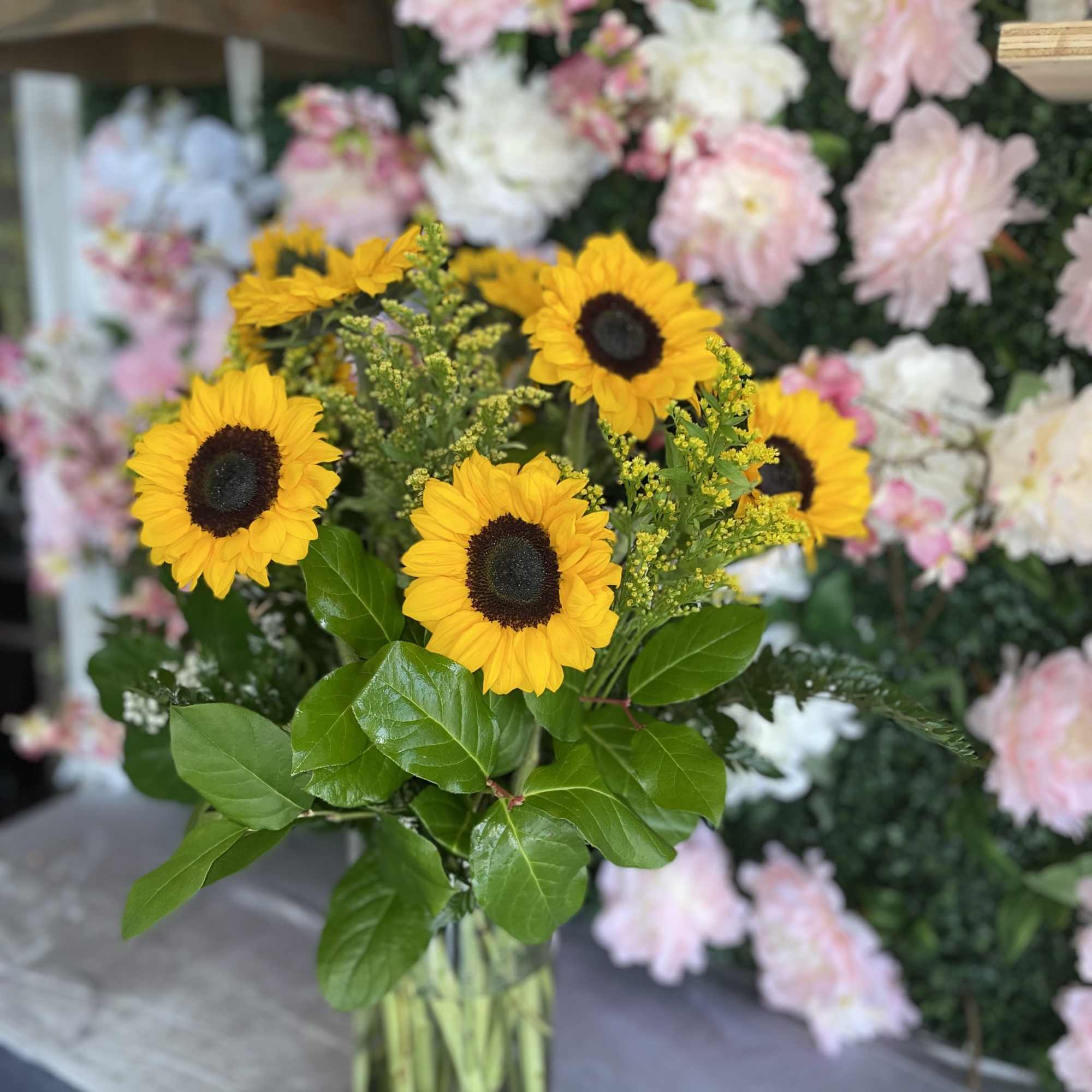 This gorgeous arrangement has sunflowers and fresh yellow saladeigo.