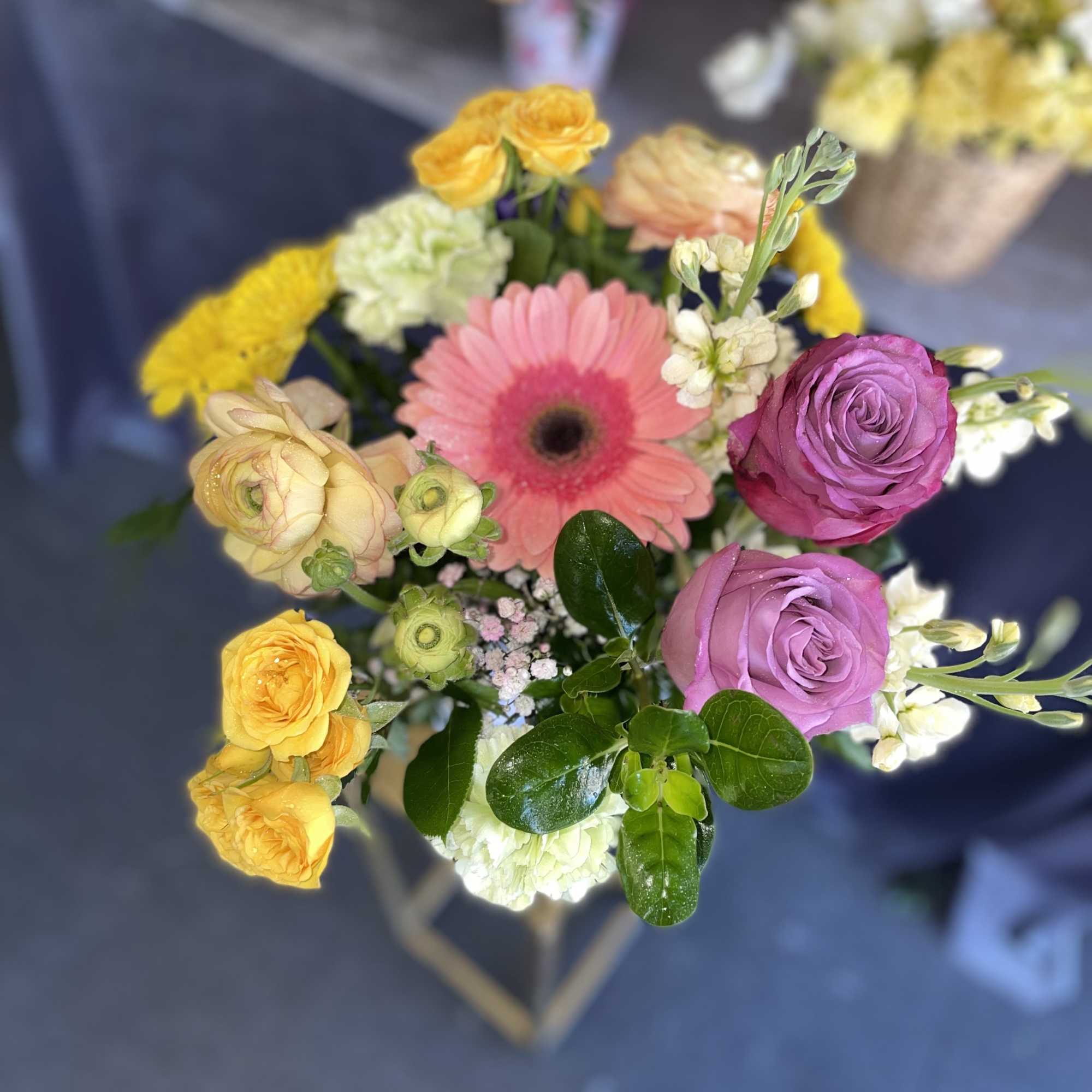 This beautiful arrangement has some nice colors and fresh flowers, this arrangement