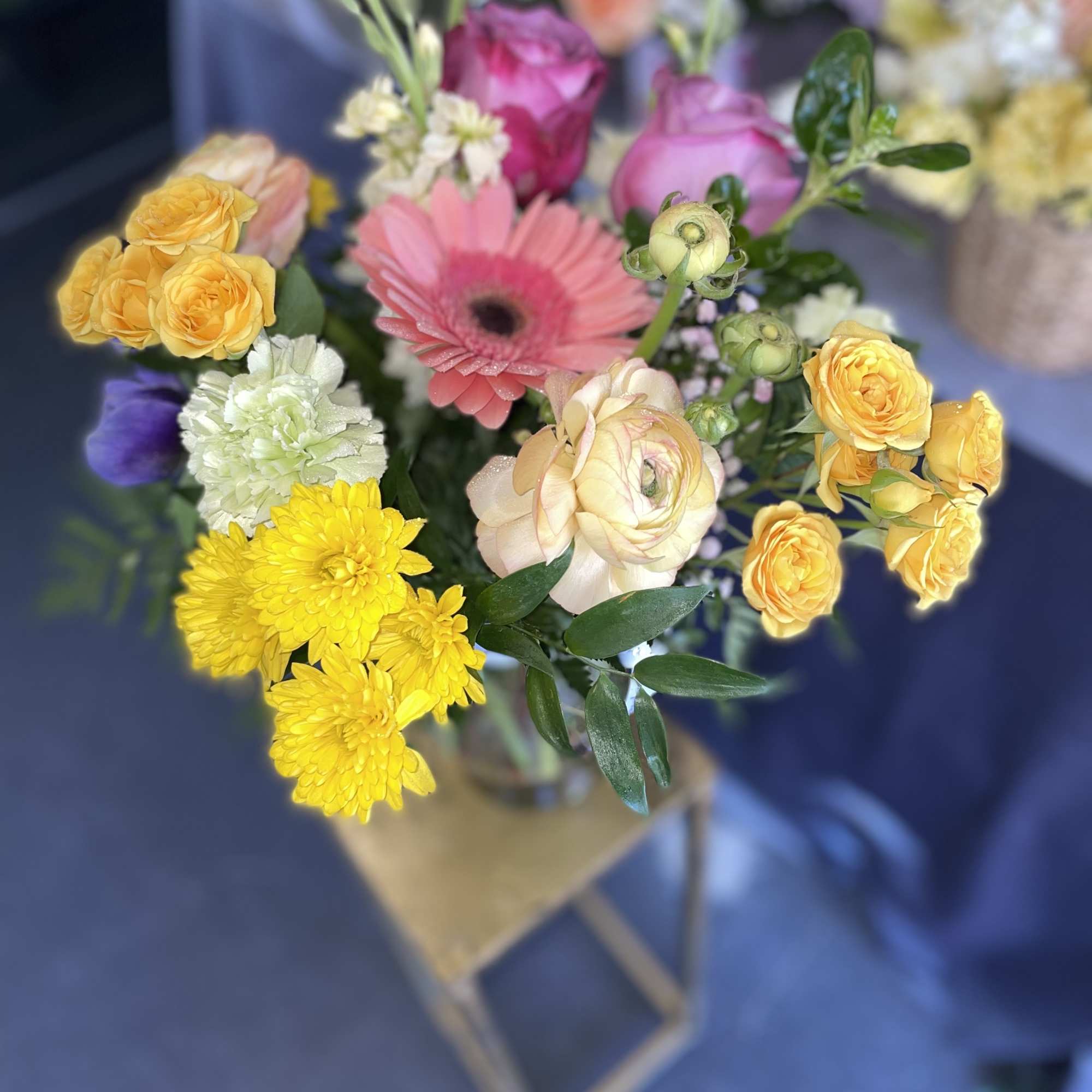 This beautiful arrangement has some nice colors and fresh flowers, this arrangement