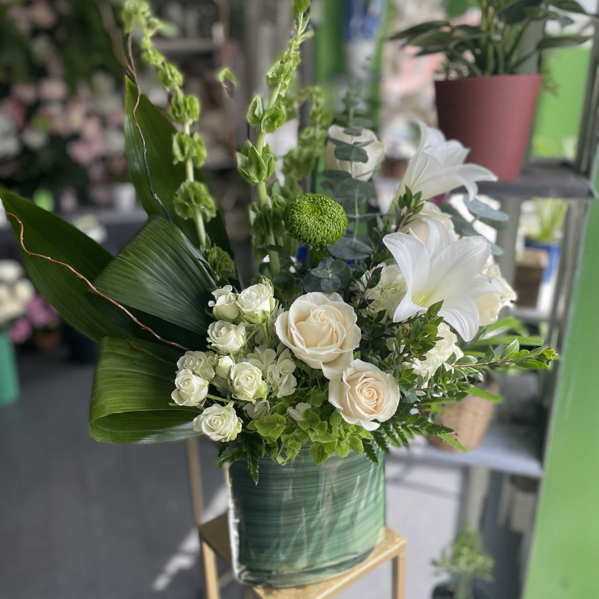 This beautiful arrangement has gorgeous white fresh flowers and white lilies, white