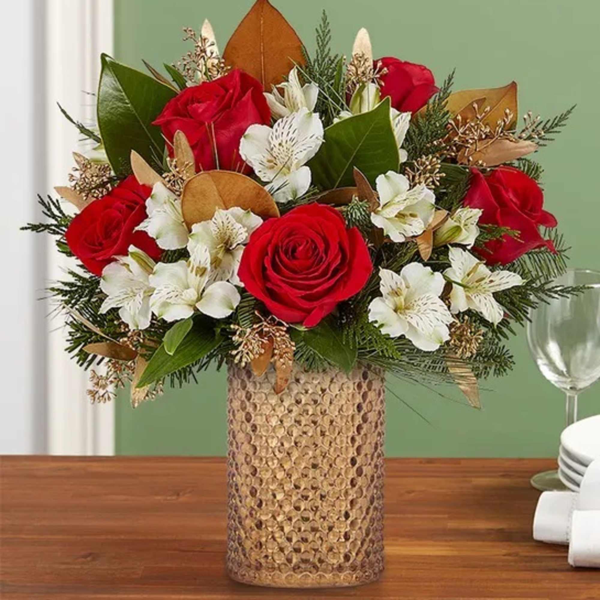 Celebrate the season of giving with our radiant bouquet. We&#039;ve gathered Christmas-colored