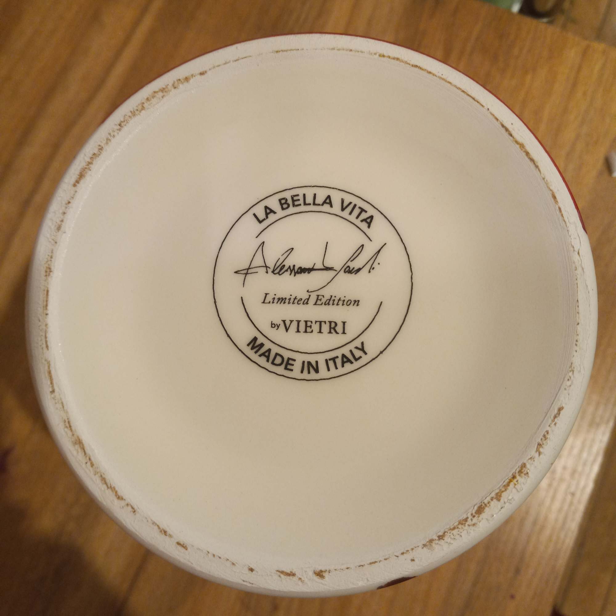 Unique hand painted in Italie "Santa" vine/oil pitcher with Christmas fresh flowers