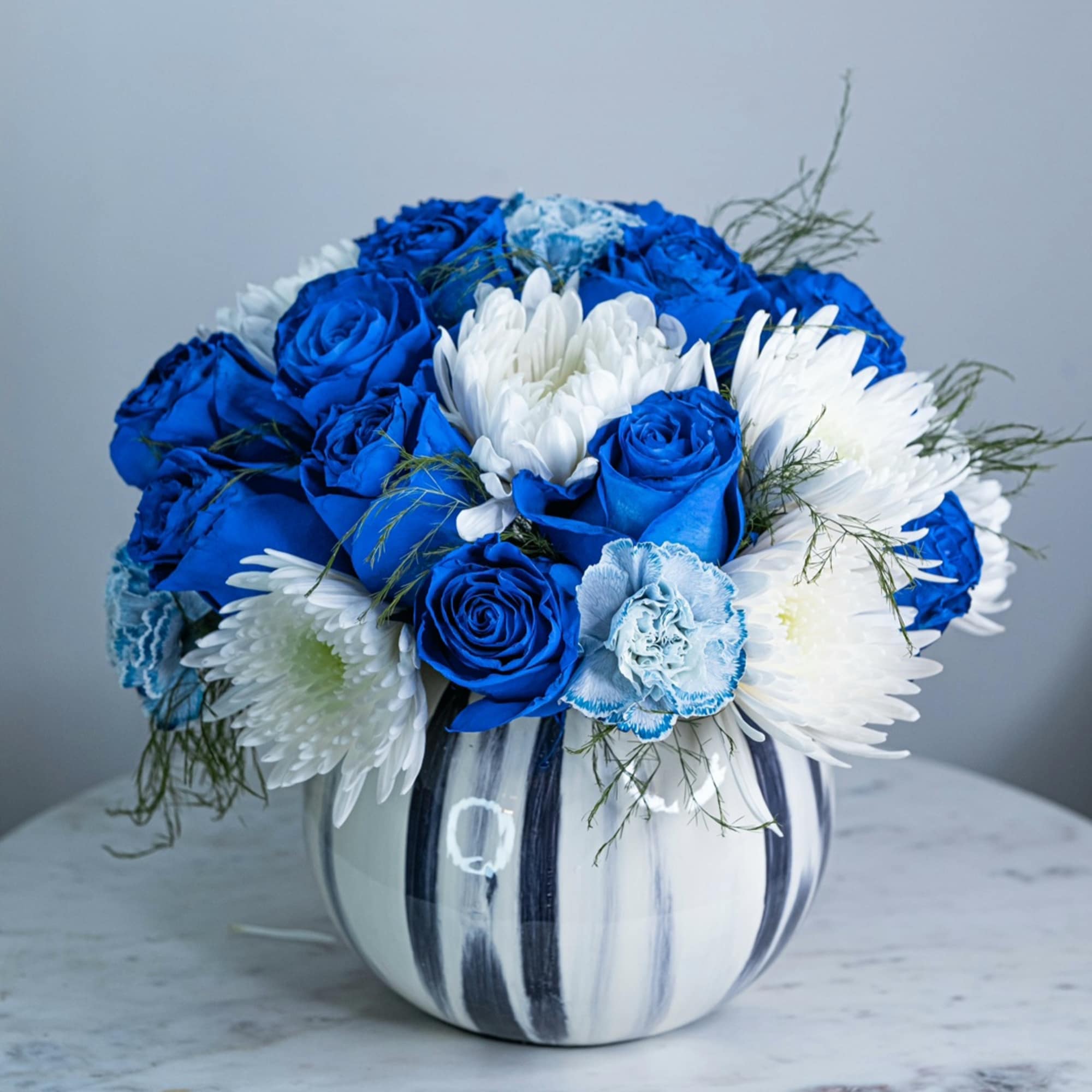 Sky-blue buds embody mystery, fantasy, striving for a goal at any cost.
There