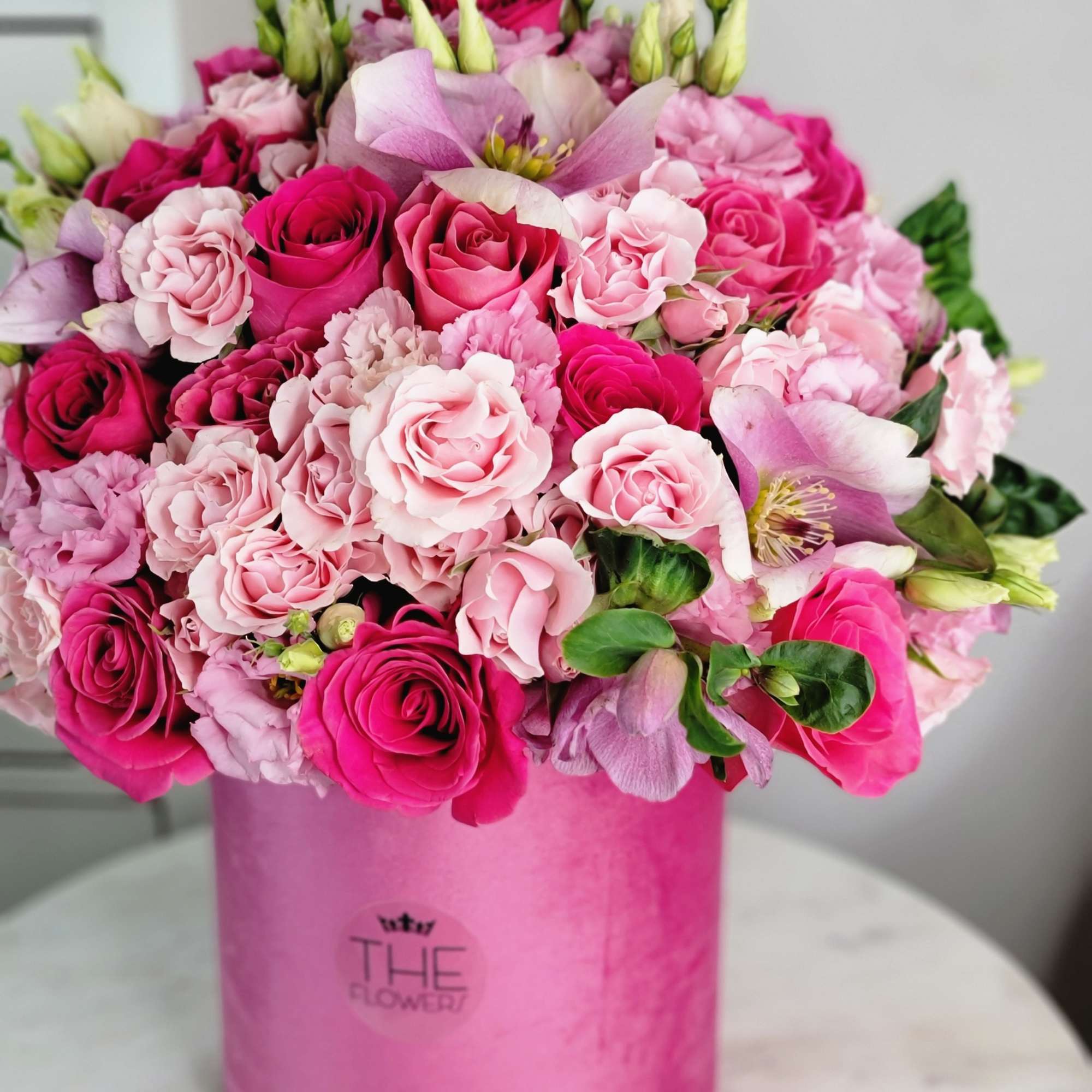 An amazing box with fresh flowers!
The composition is combined with delicate pink