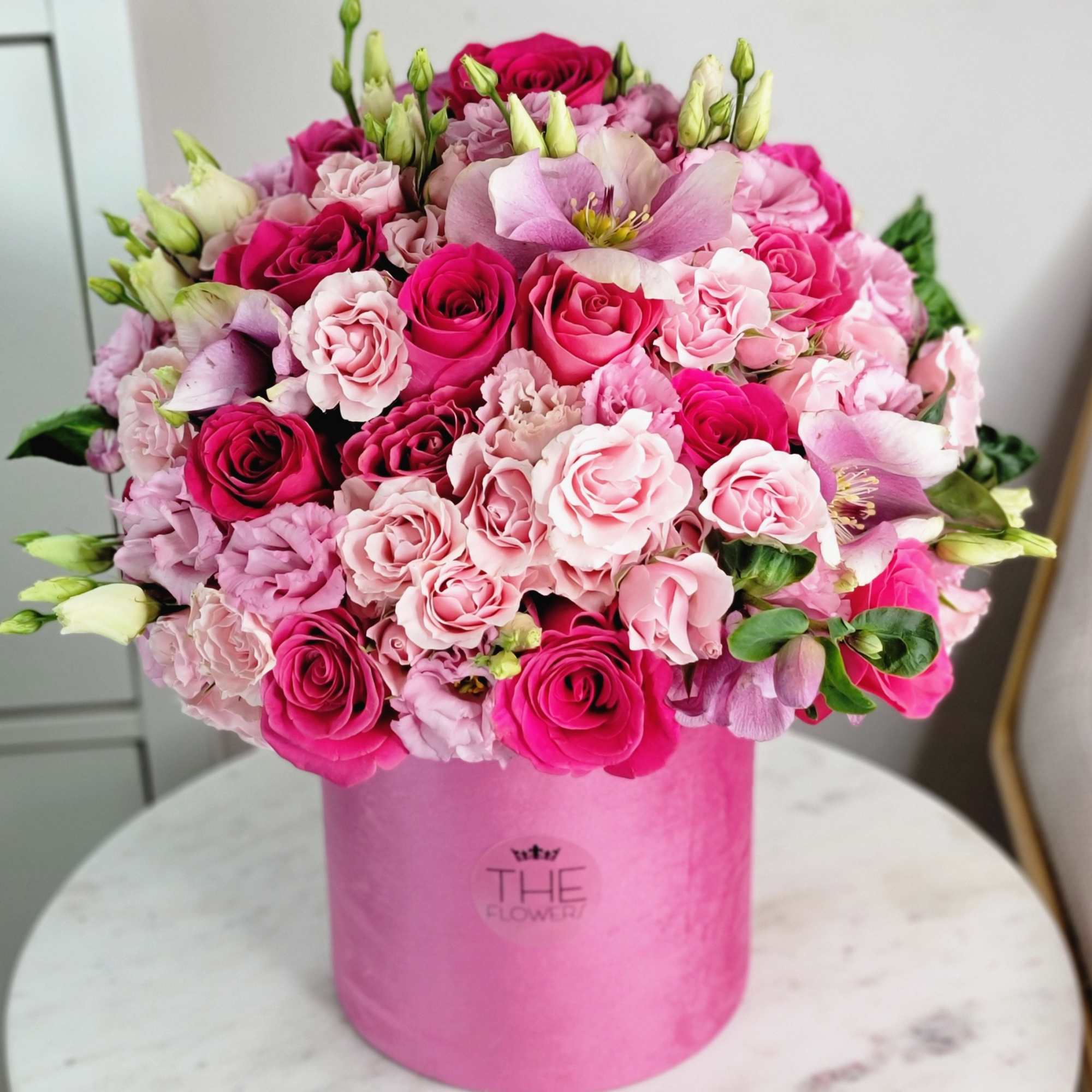 An amazing box with fresh flowers!
The composition is combined with delicate pink