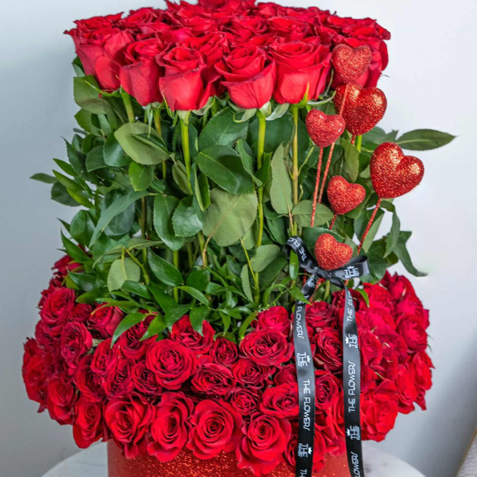 A luxurious gift with notes of love, romance and happiness. Such a