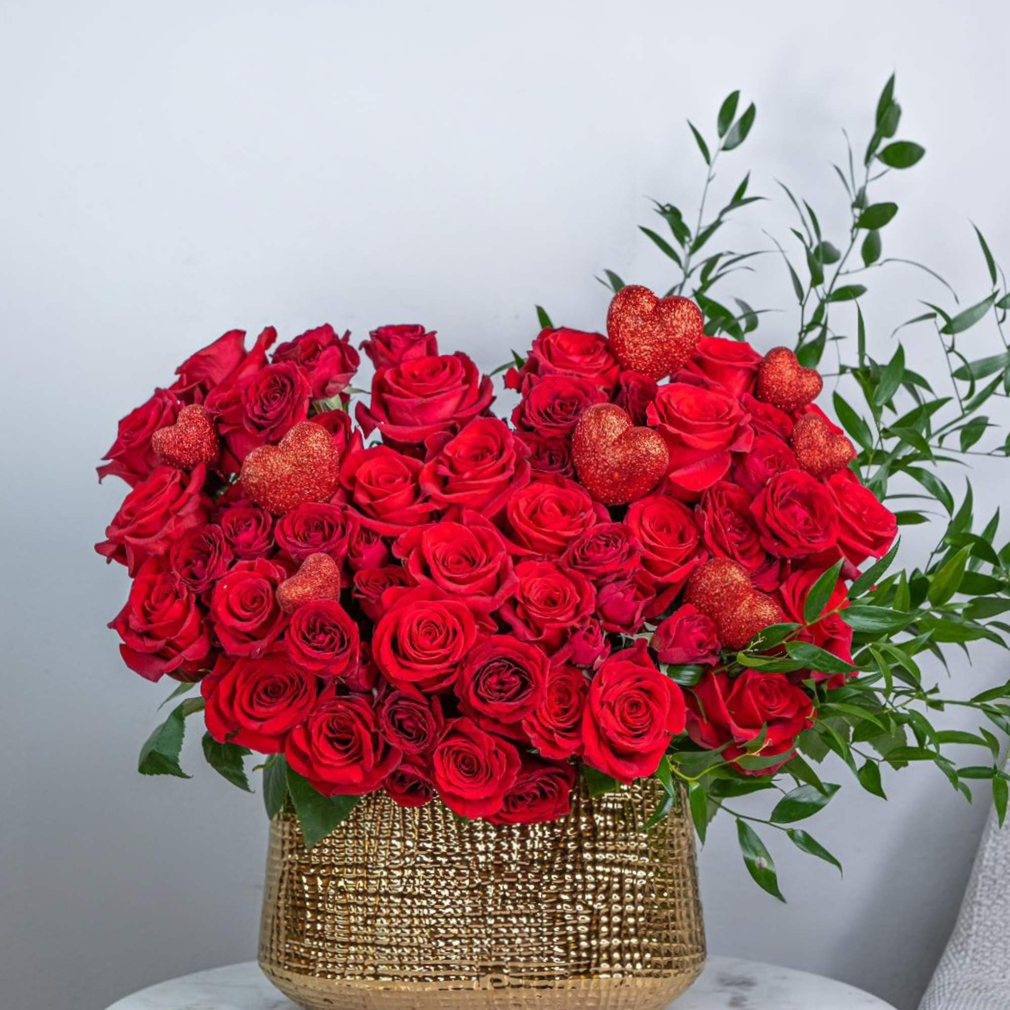 A luxurious gift with notes of love, romance and happiness. Such a