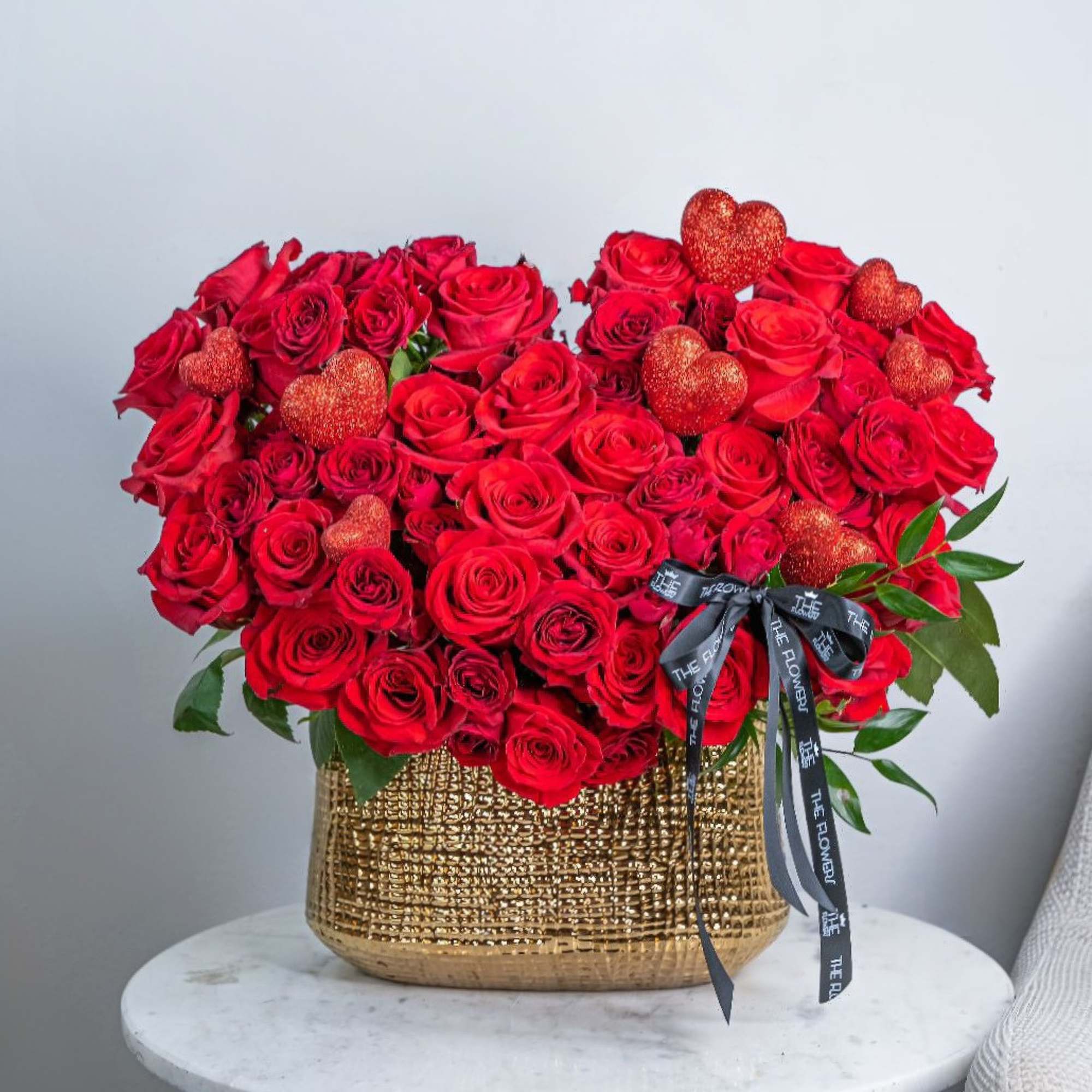 A luxurious gift with notes of love, romance and happiness. Such a