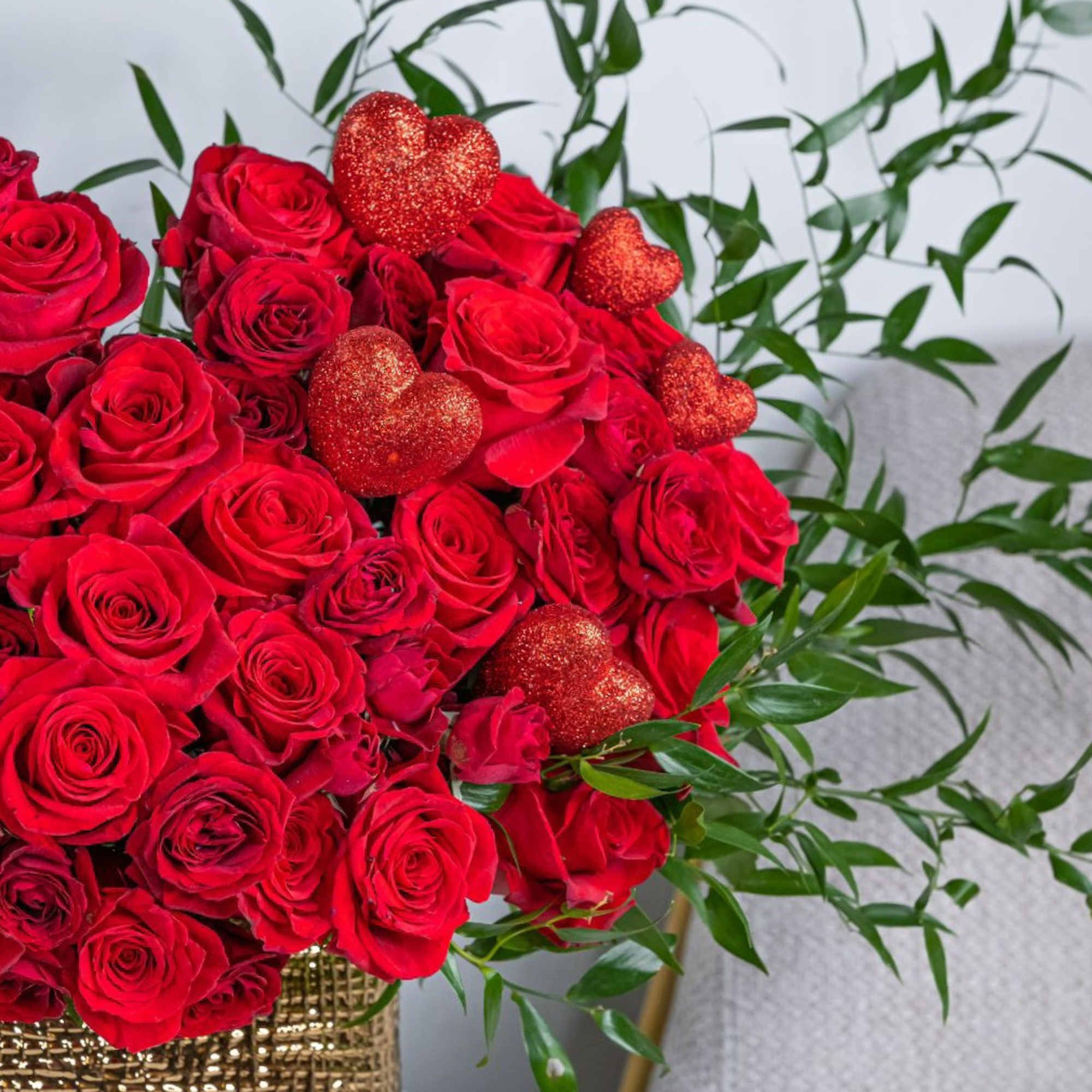 A luxurious gift with notes of love, romance and happiness. Such a