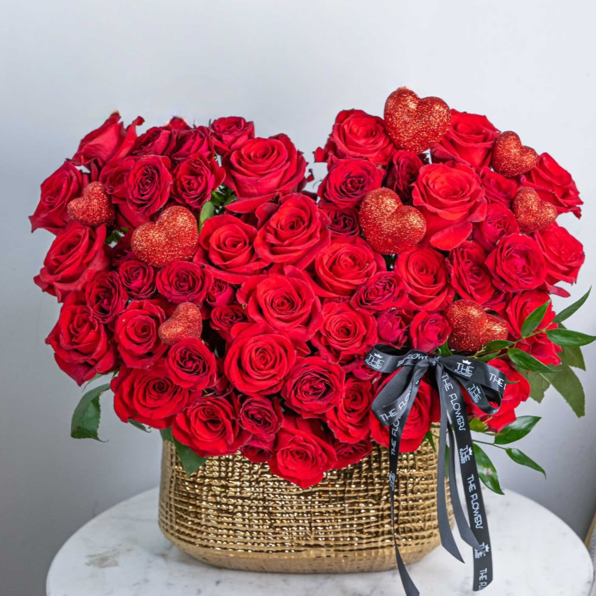 A luxurious gift with notes of love, romance and happiness. Such a