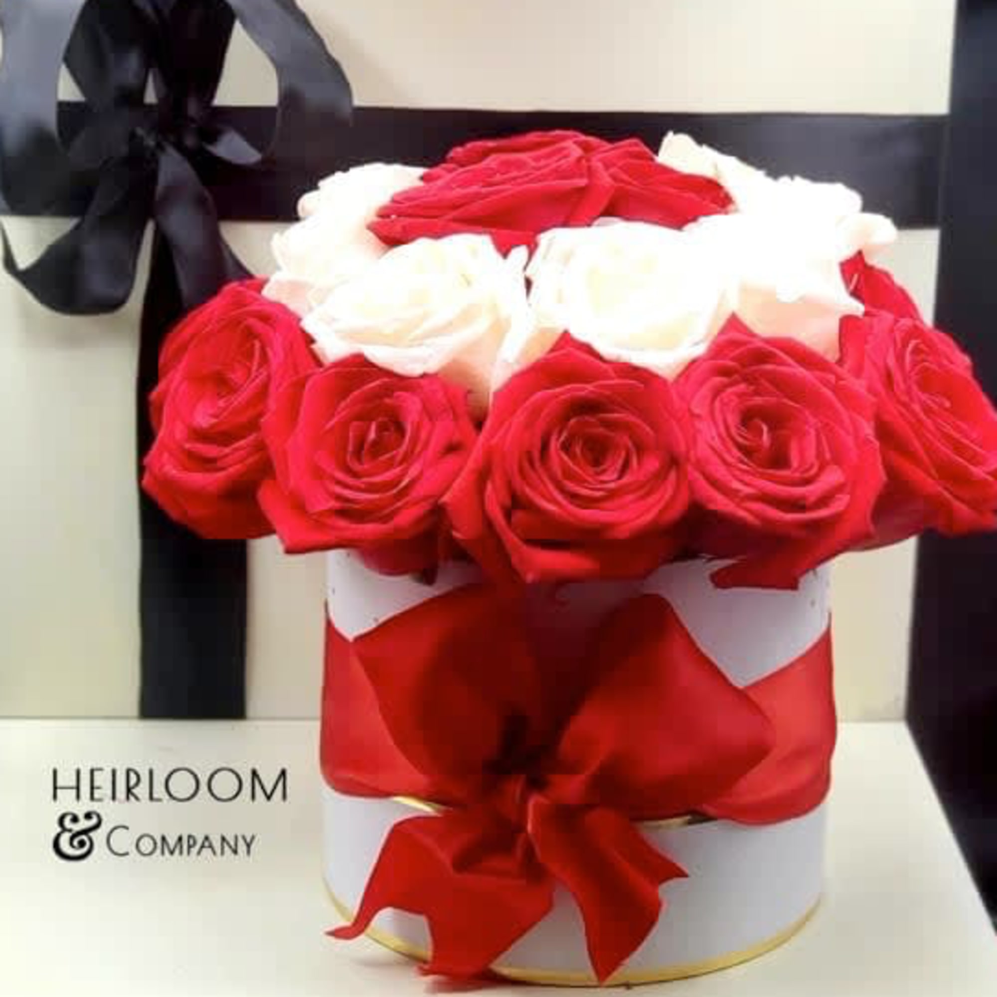 Classic, timeless, and irresistible, this white hatbox has the perfect touch of