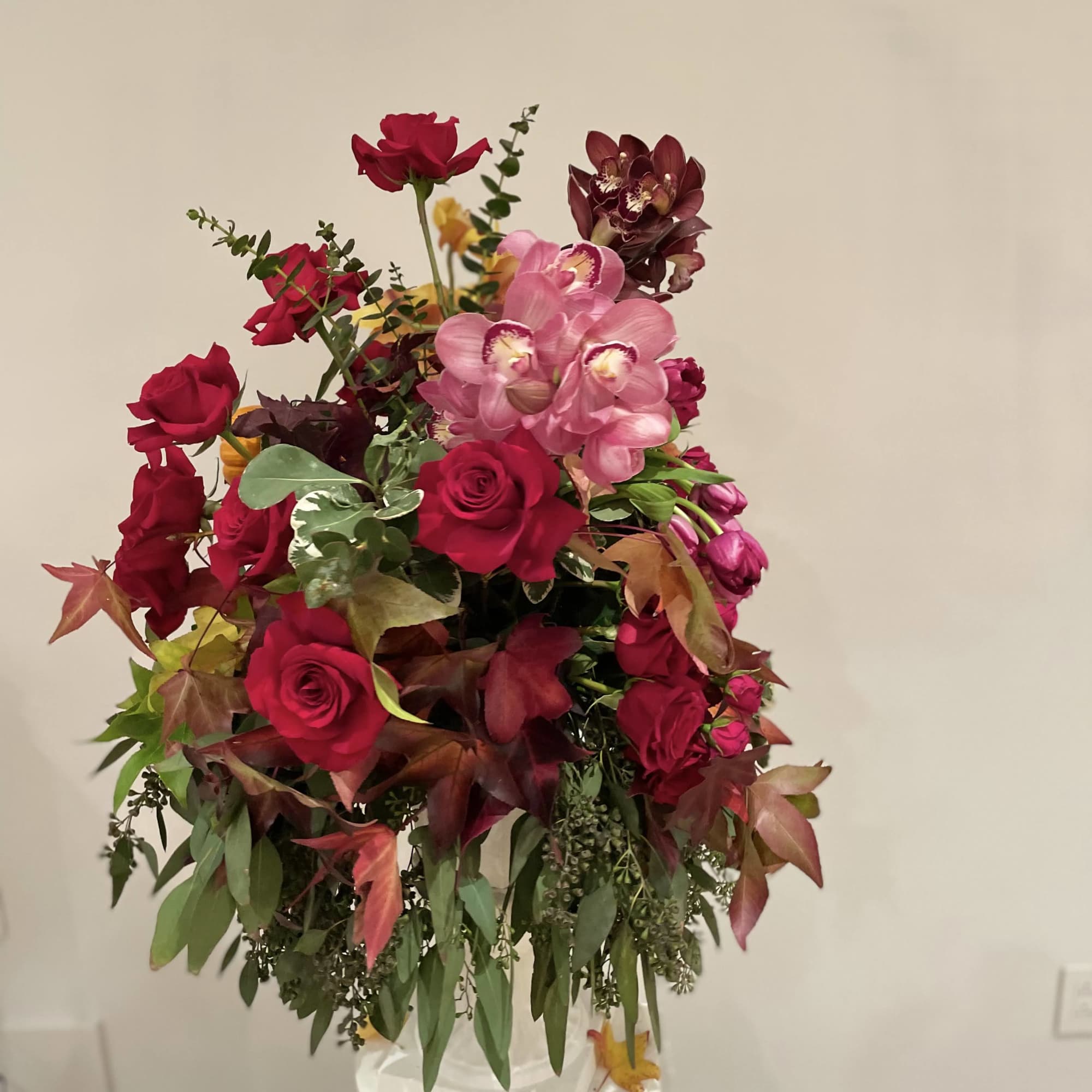 our florist will design  modern and unique arrangements with mixed color