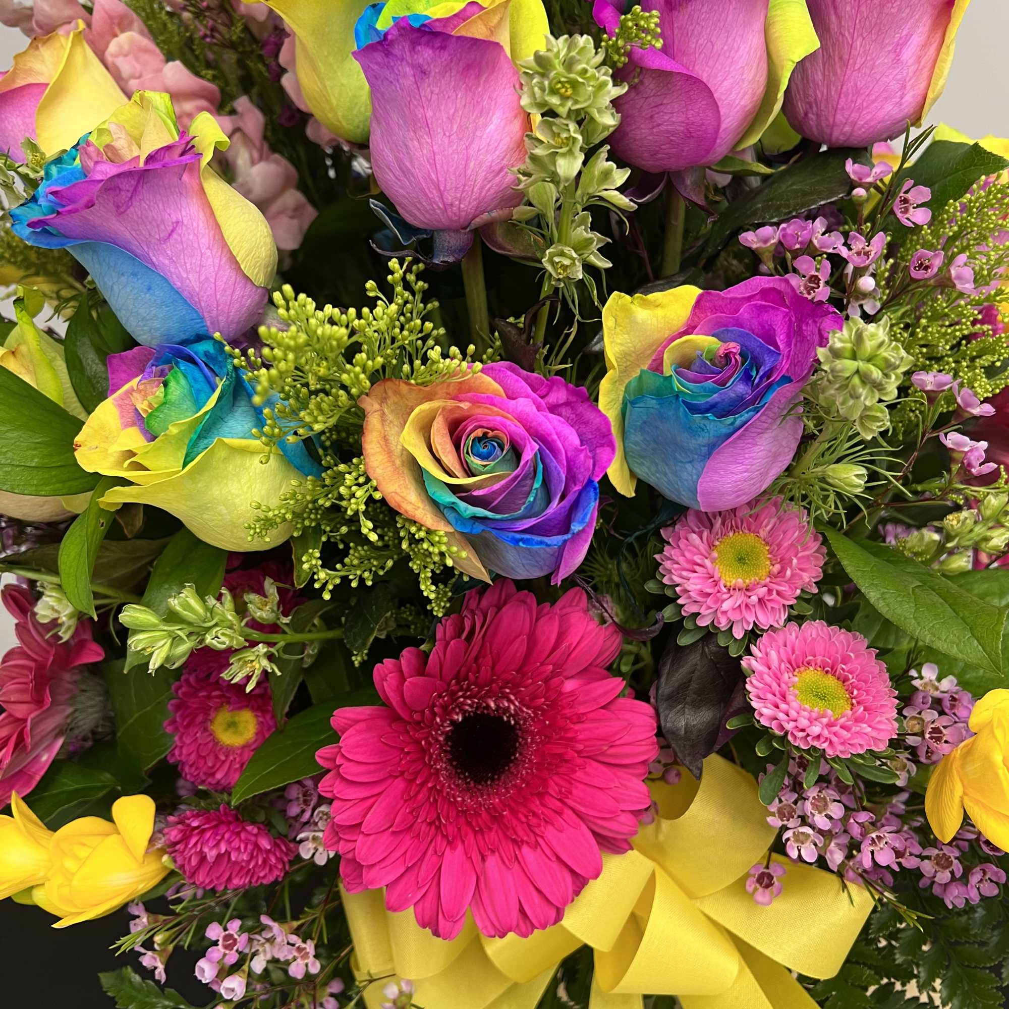 Featuring 24 rainbow roses this sensational arrangement delivers an entire garden in Featuring 24 rainbow roses this sensational arrangement delivers an entire garden in