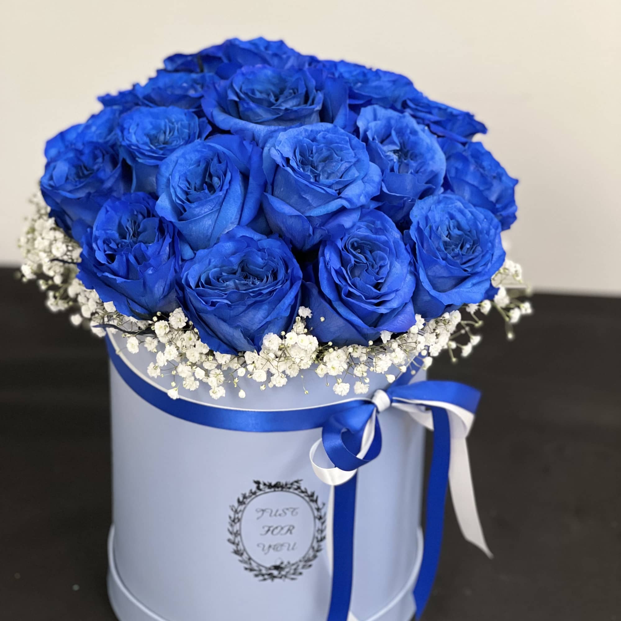 A box of 25 blue roses A box of 25 blue roses