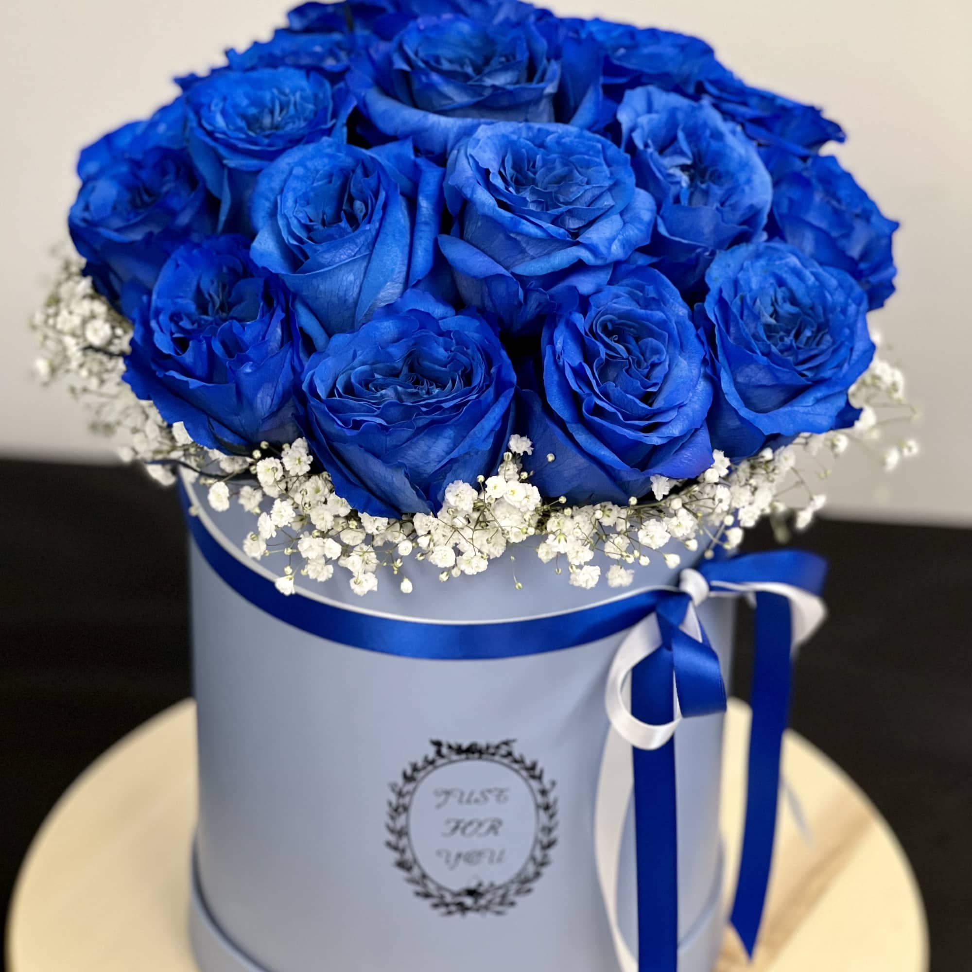 A box of 25 blue roses A box of 25 blue roses