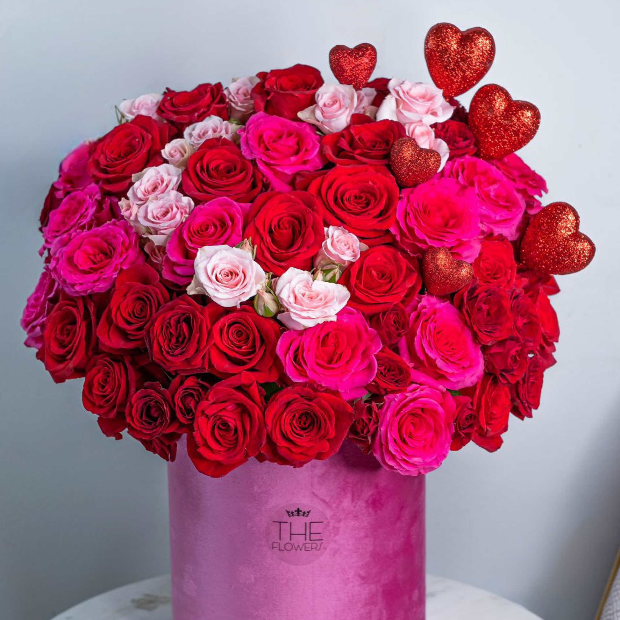 An amazing box with fresh flowers!
The composition is combined with delicate pink