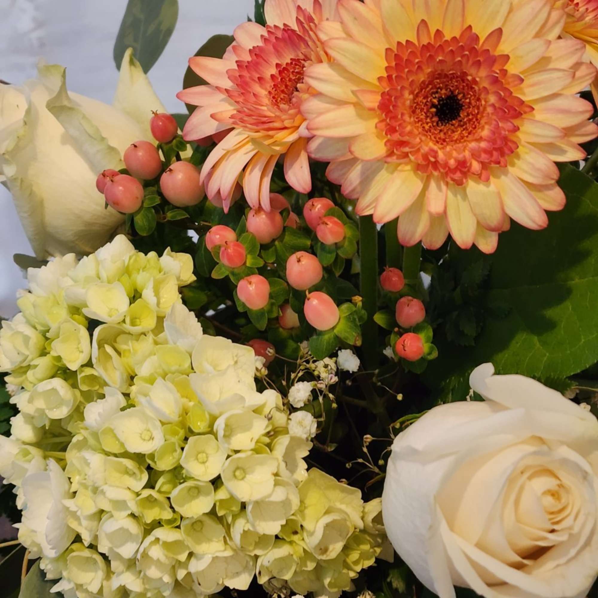 Fun summer bouquet with some 
Roses, Gerber daisy and some Hydrangeas. 