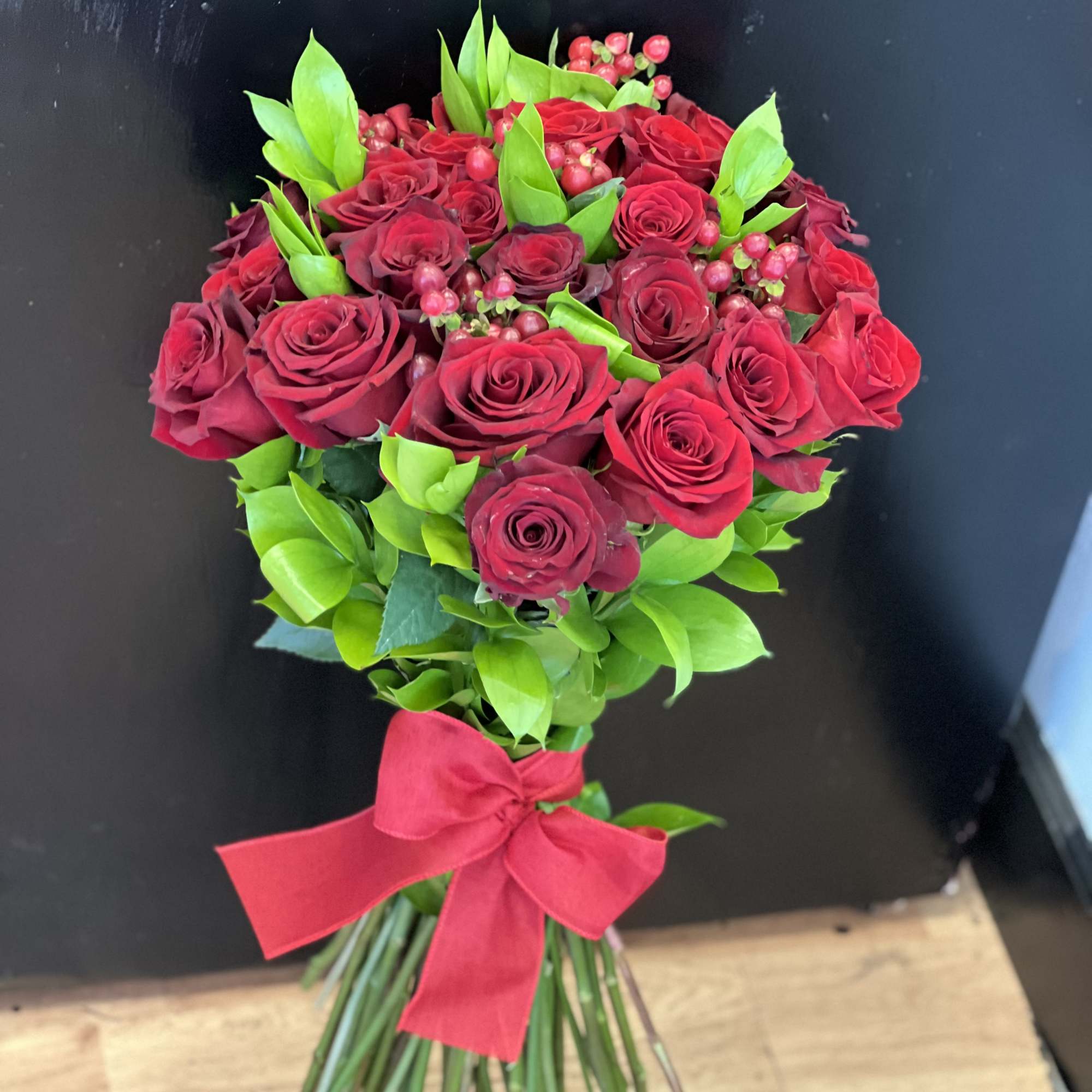60CM red roses, red hypericum and green fillers 60CM red roses, red hypericum and green fillers