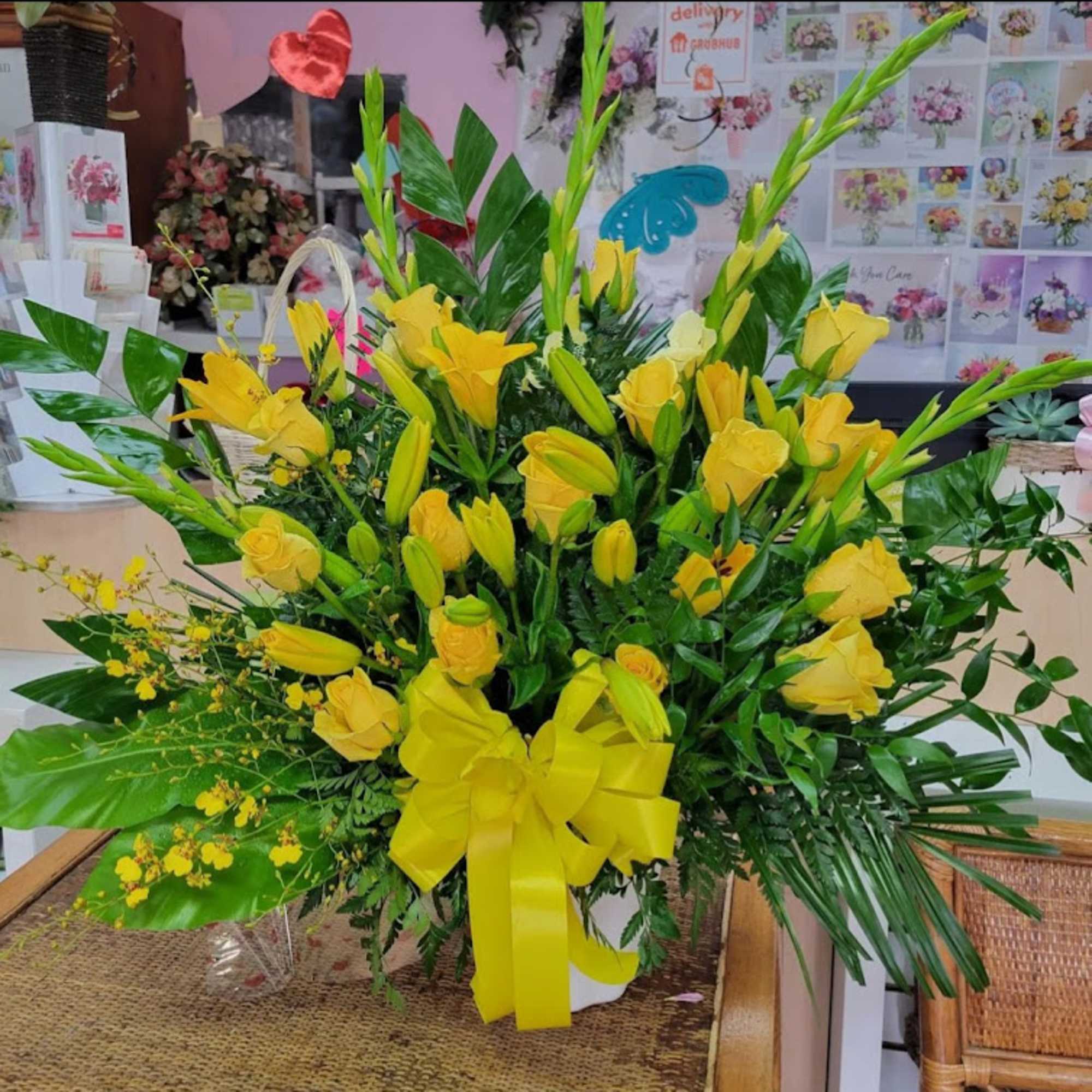 Golden roses, Asiatic lilies and yellow oncidium orchids nurture golden memories.  Golden roses, Asiatic lilies and yellow oncidium orchids nurture golden memories.