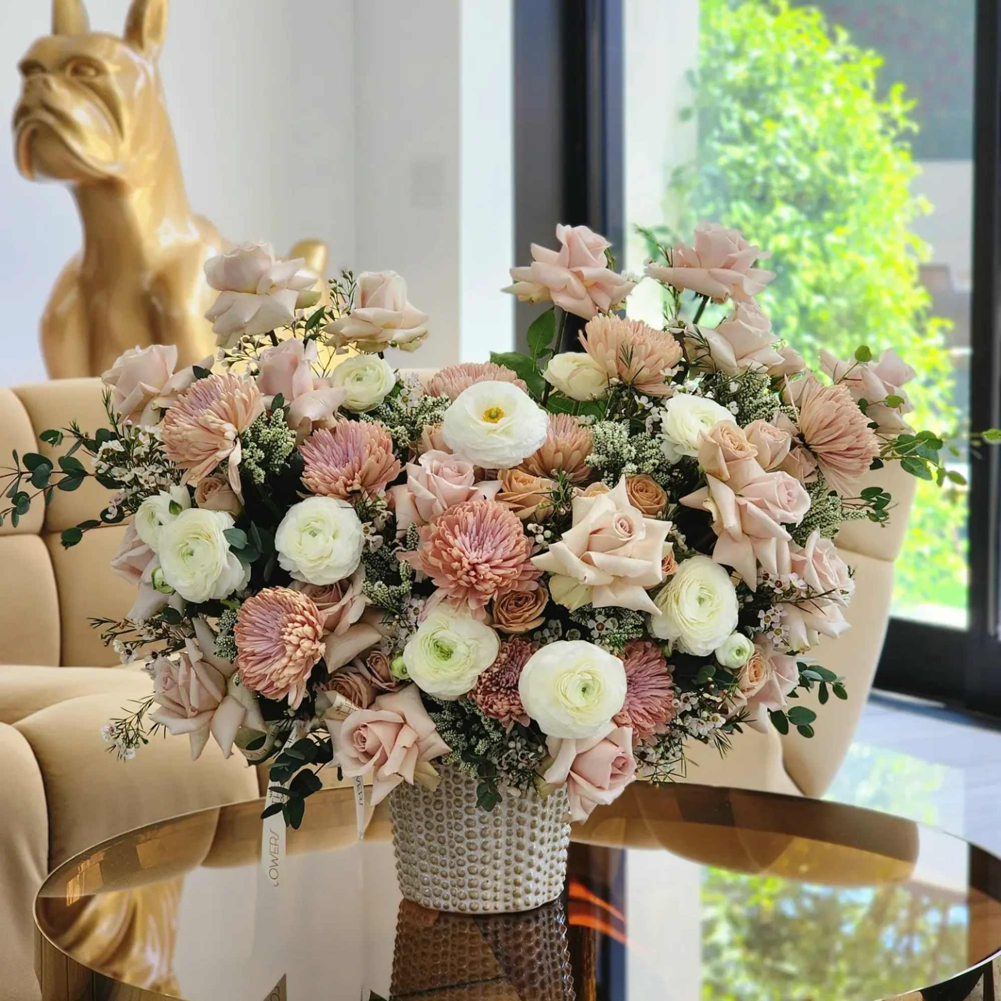 The incredible beauty of QUICKSAND roses will conquer any woman. They look